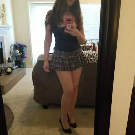 If you'd fuck this school girl, don't be shy, say hi 😍👋