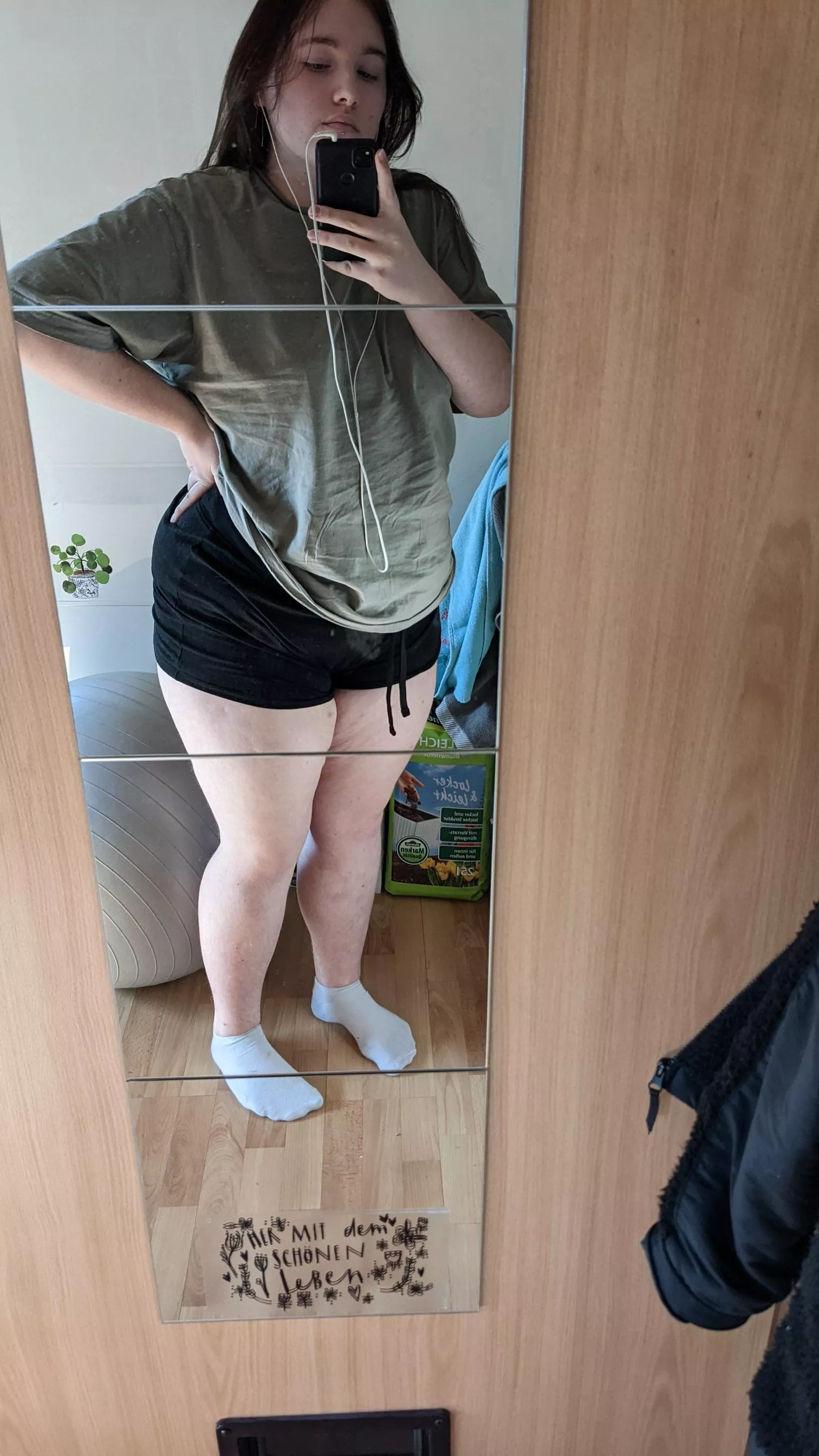 (ignore the background) reddit, what do you think about my legs?