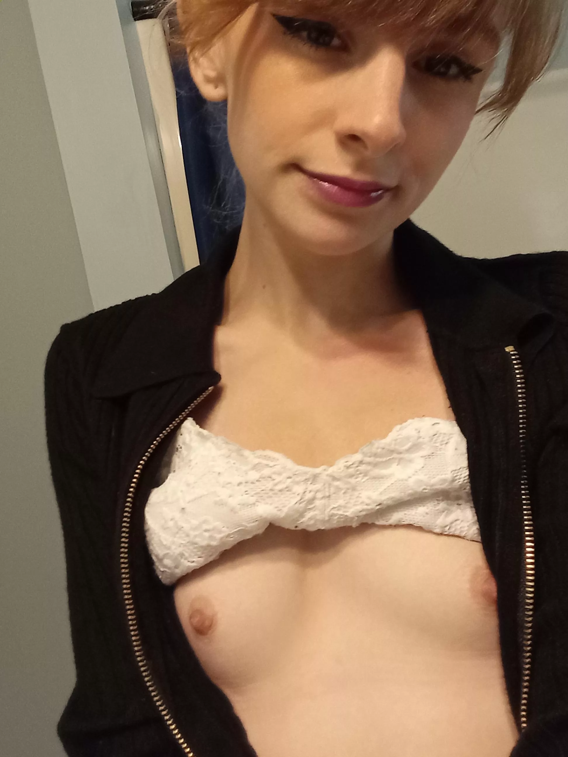 I'll flash my tiny tits all day every day ðŸ˜ðŸ’–ðŸ’–