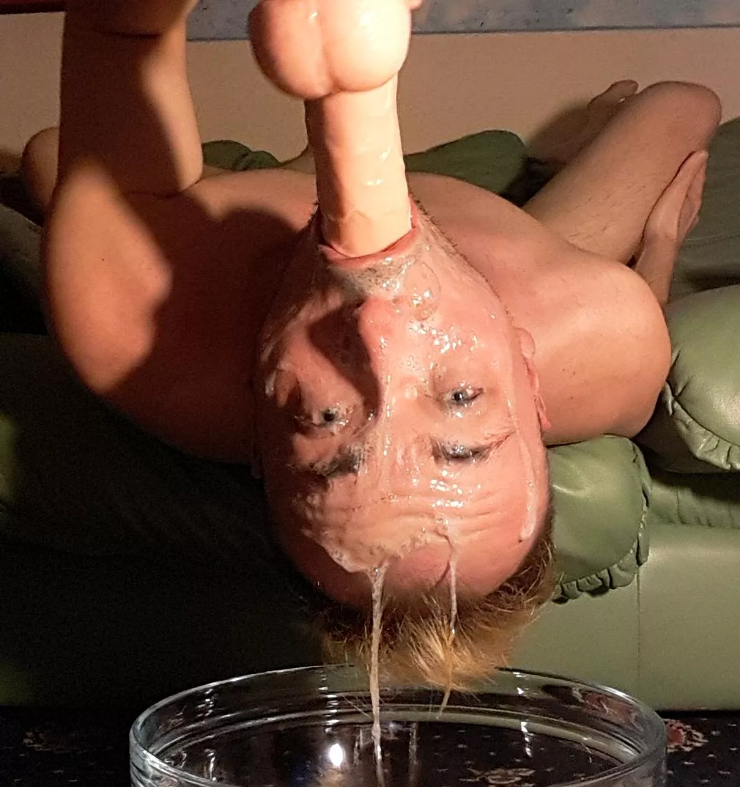 im a kinky fucker, face fucker to be precise ðŸ˜‰. Training that throat for massive Cock.