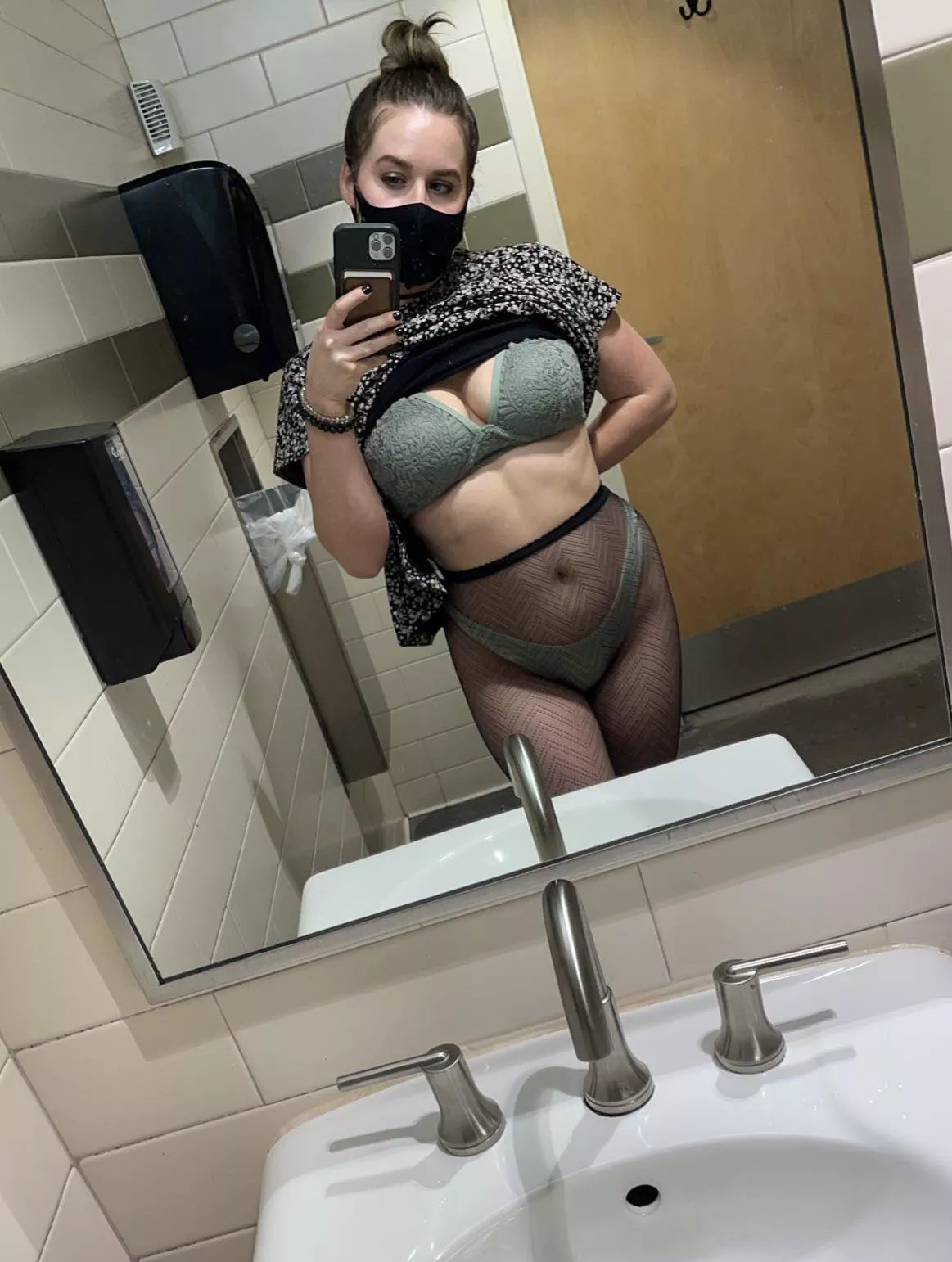 I’m always too horny in the work bathroom