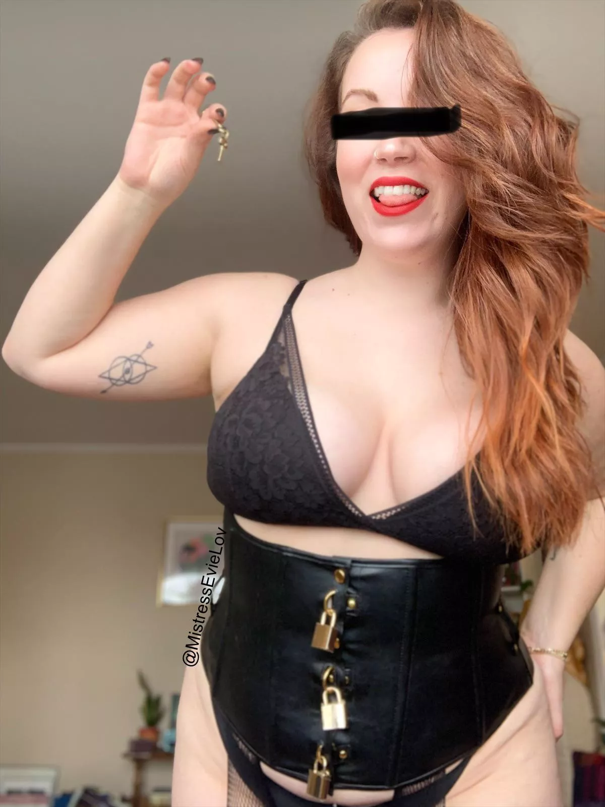 I’m gonna lock you up and laugh as you struggle [domme]