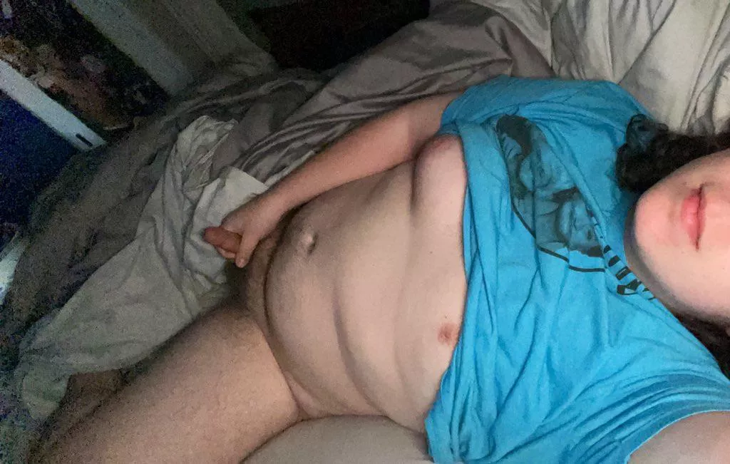 Iâ€™m horny hmu. My snap is ihawk23