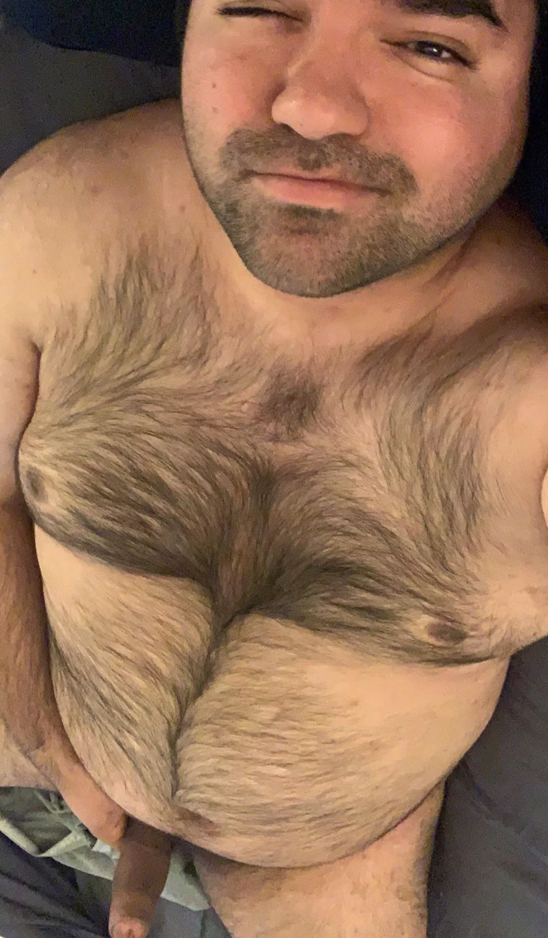 Iâ€™m so horny and hairy ;)