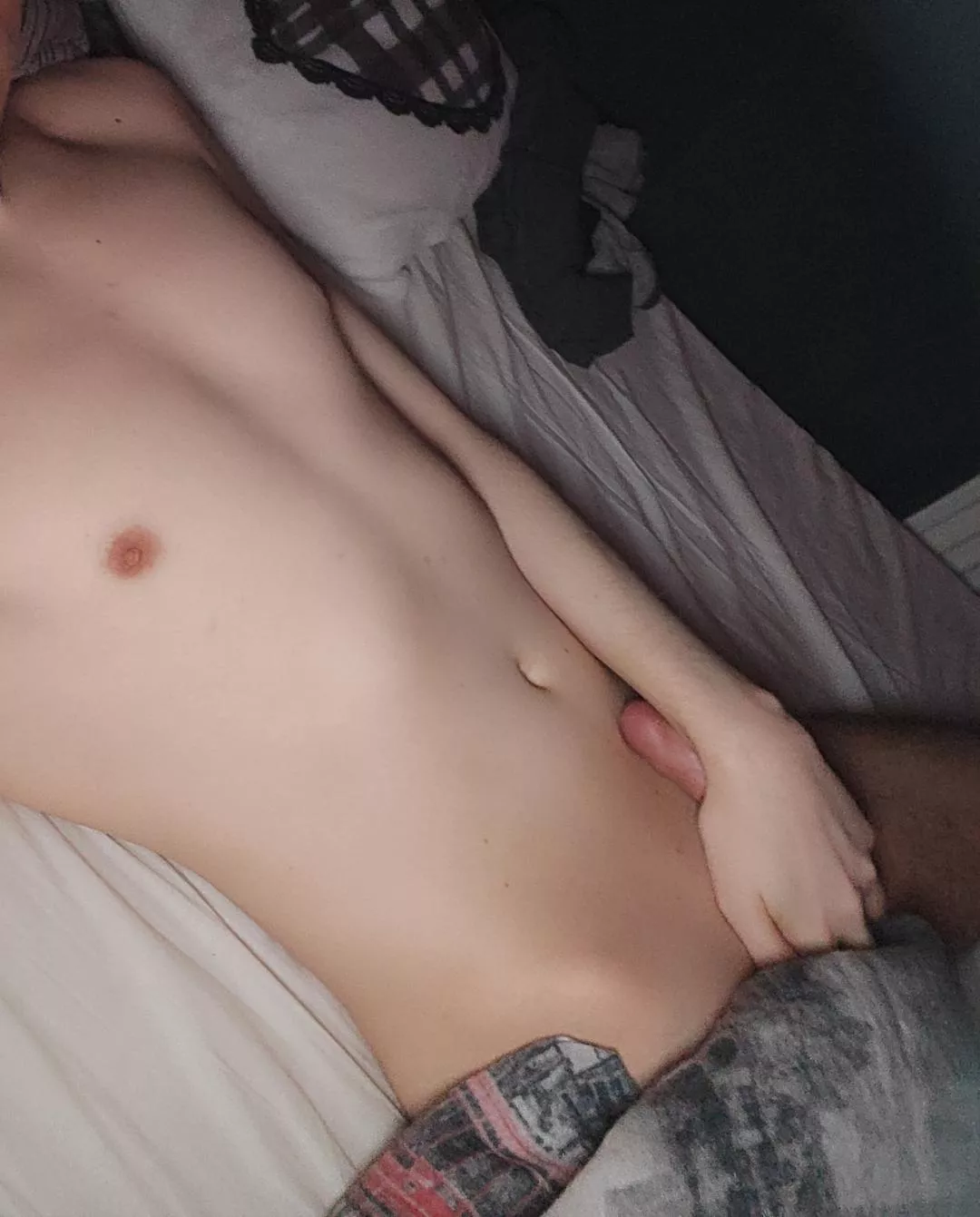 I'm so lonely in bed 😭 wanna join me?