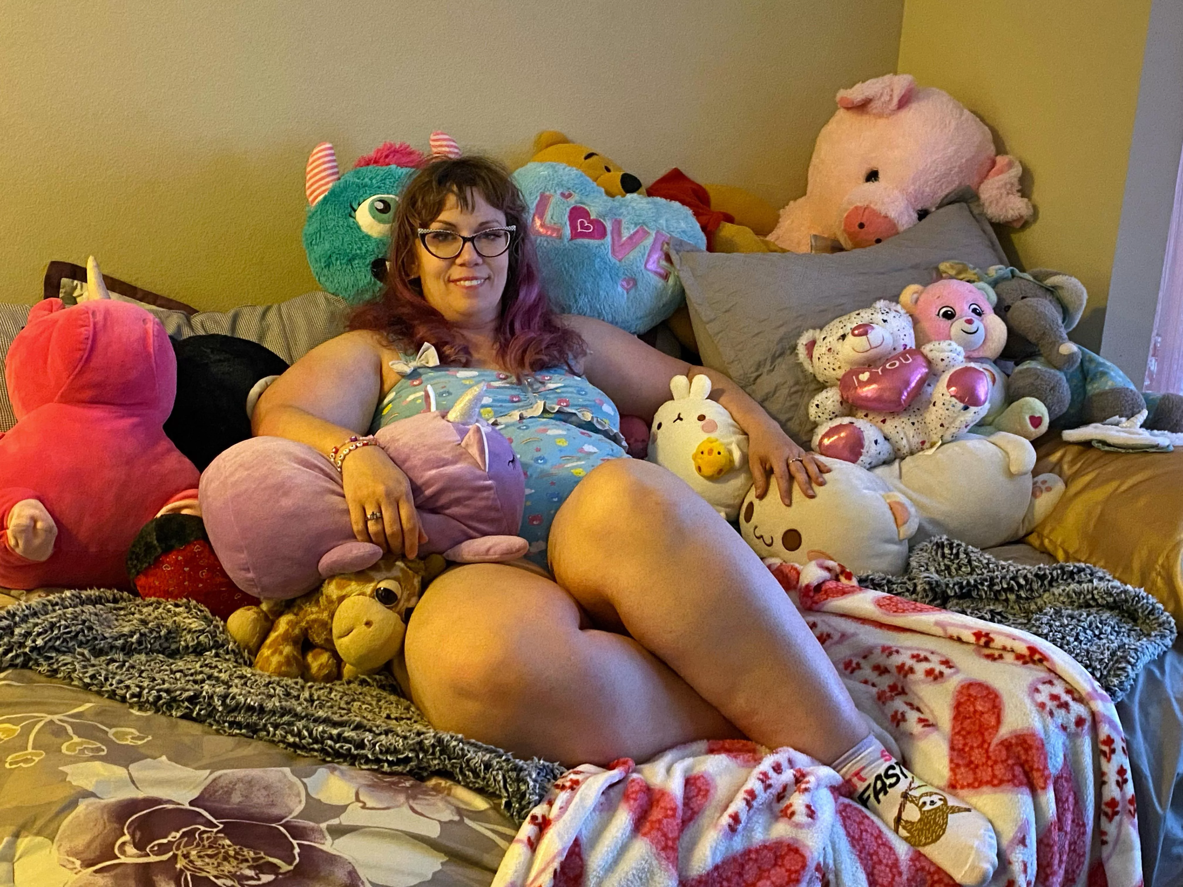 I'm the little who left an abusive marriage. It's been almost a month and I'm doing great! This is my bed in my new home with friends.