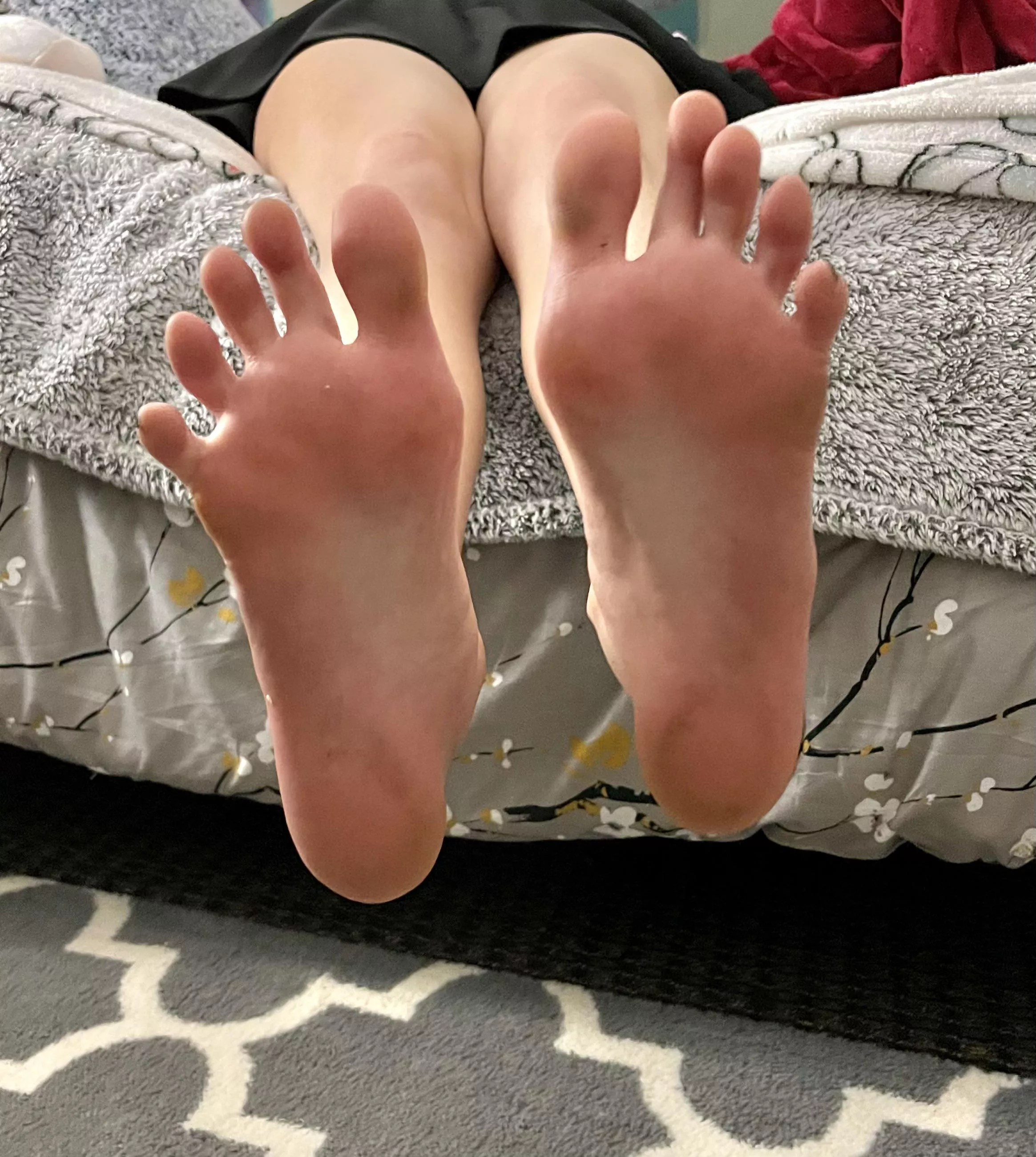 I’m too tired from dancing, can you clean my feet for me?