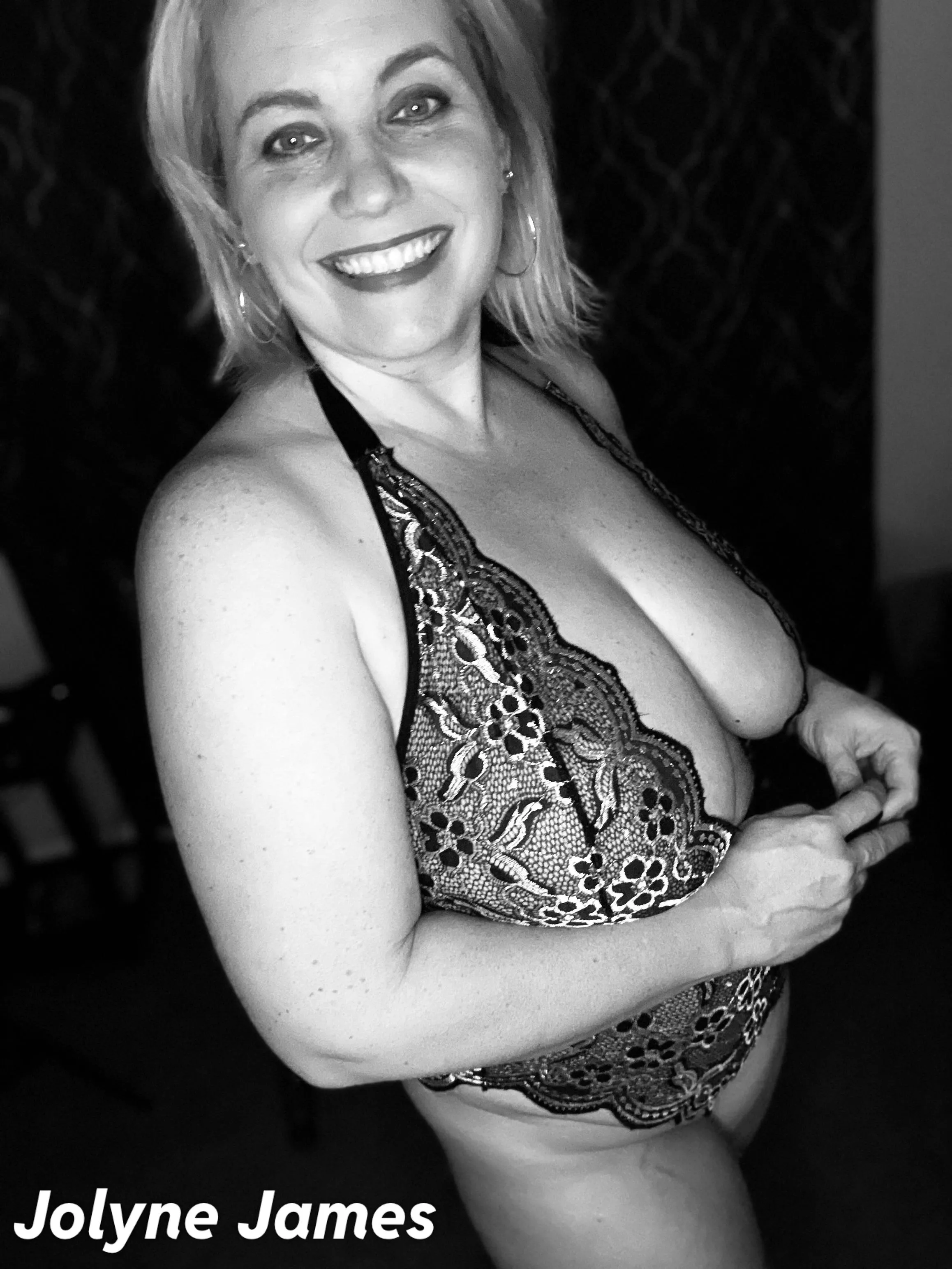 [image] Hey there! Come see more of this sexy MILF ðŸ”—ðŸ‘‡