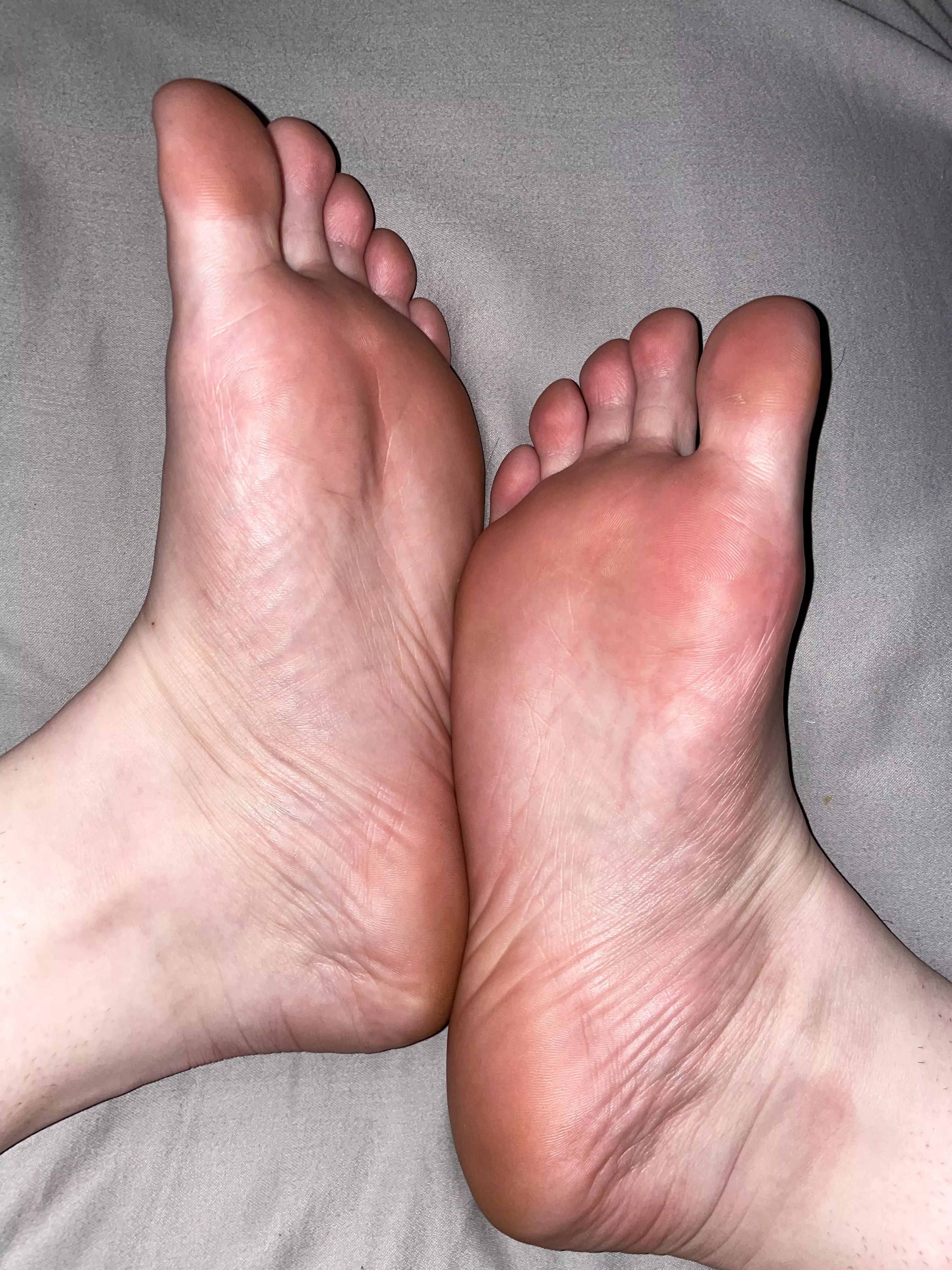 Imagine me dragging my sweaty foot across your face 💀 [domme]