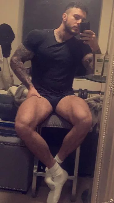 In need of a foot slave. Iâ€™m a tattooed muscular alpha male. Get on the floor by my feet where you belong? Your pathetic