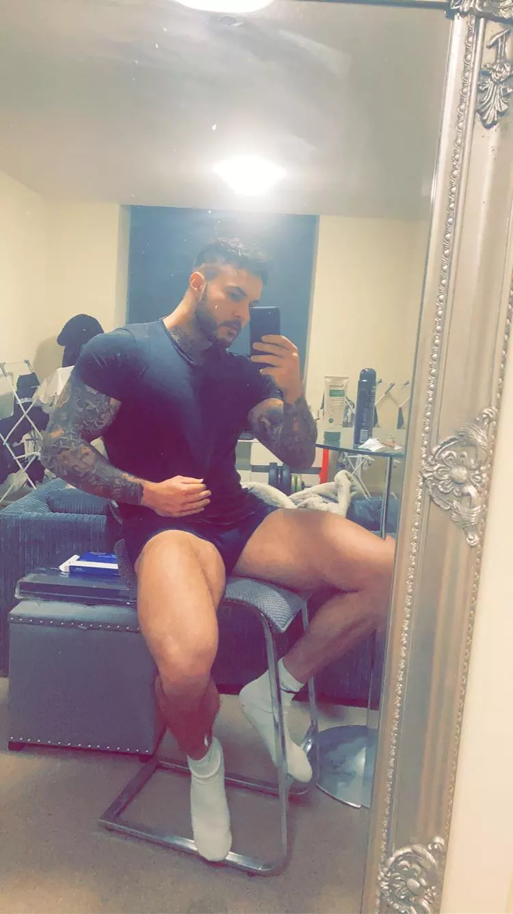 In need of a foot slave. Where are the loyal men at who will do as I say? I’m a tattooed muscular alpha male. Get on the floor by my feet where you belong? Serious slaves only;) Your pathetic