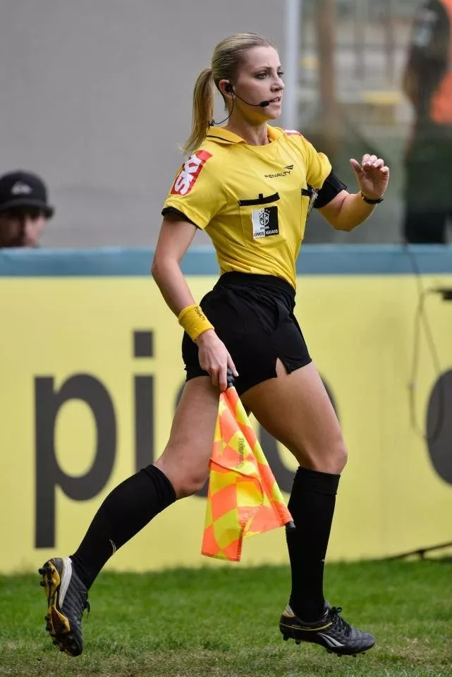 Is Ferannda Cilombo Uliana, a Brazilian referee allowed on here?