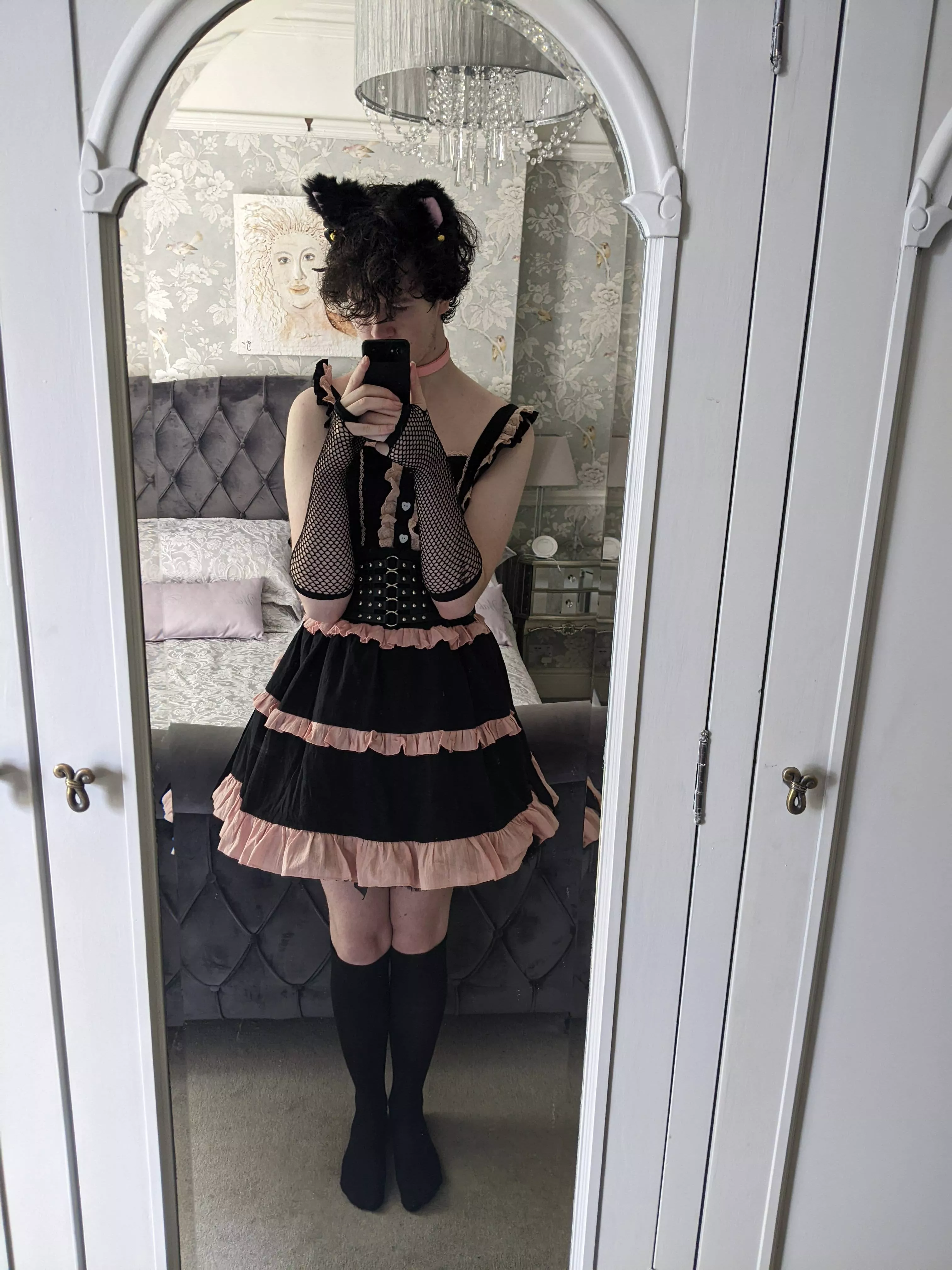 It's femboy Friday so I am a cat maid today >w<