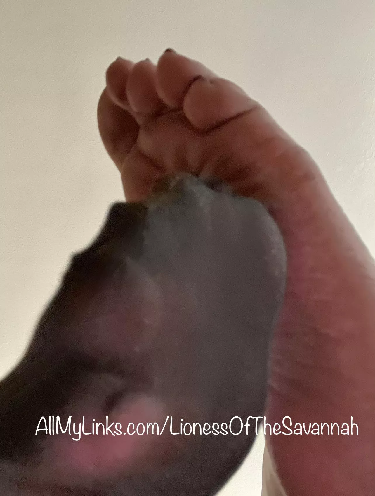 Itâ€™s Soles and Stockings Sunday! ðŸ˜œðŸ˜‹ Do you prefer soles or stockings?! ðŸ˜‰ðŸ˜ Hereâ€™s a bit of both! ðŸ¥° (F)