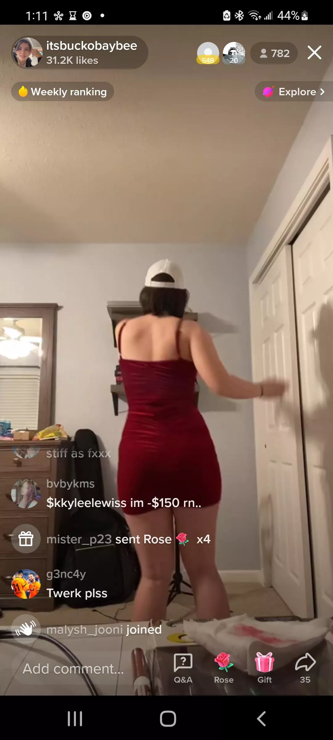 Itsbuckobaybee got a fat ass