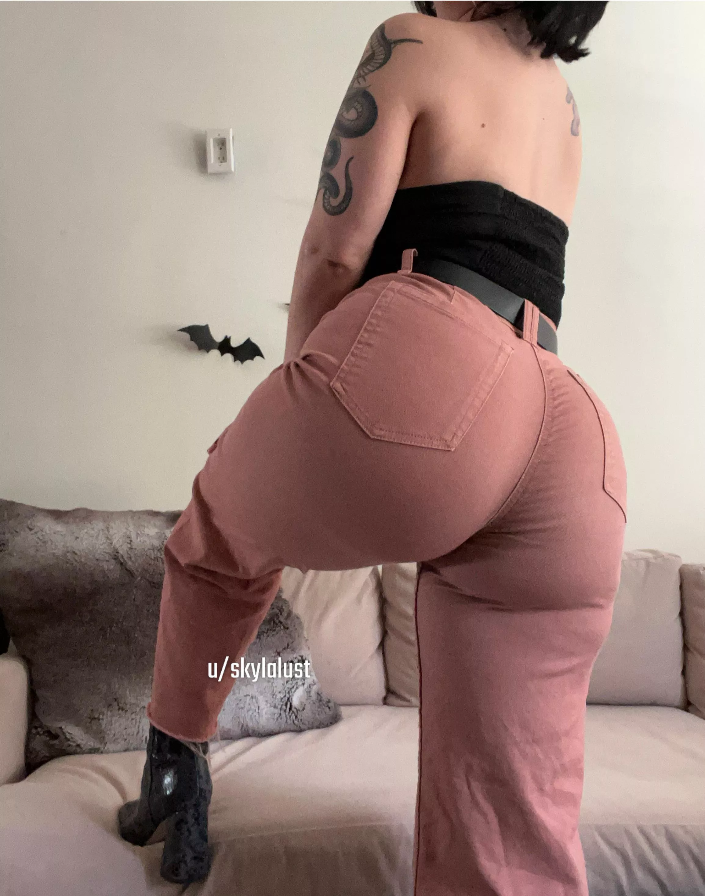 jeans don’t stand a chance with an ass like this