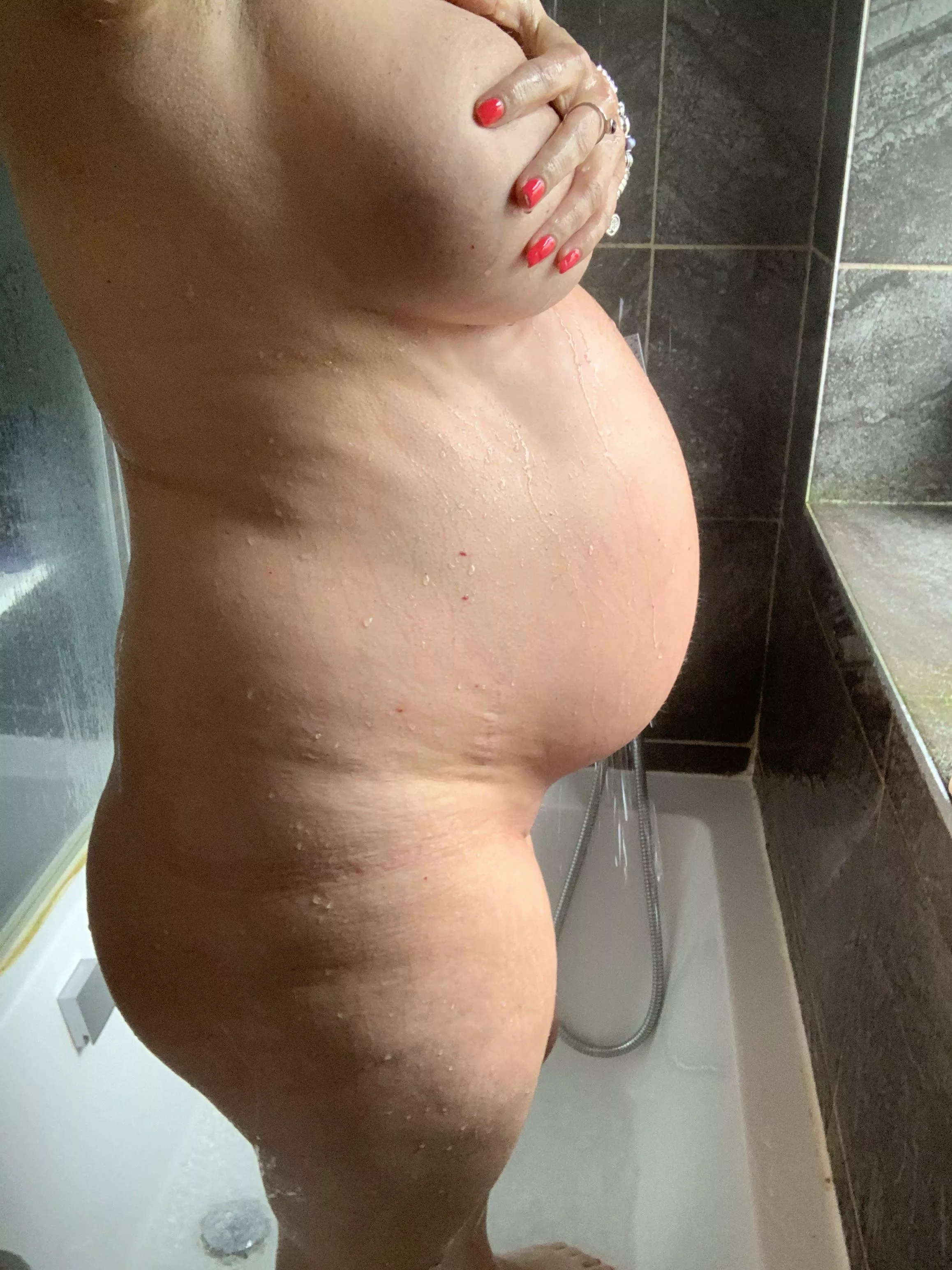 Join me and my pregnant body getting all wet! ðŸ’¦