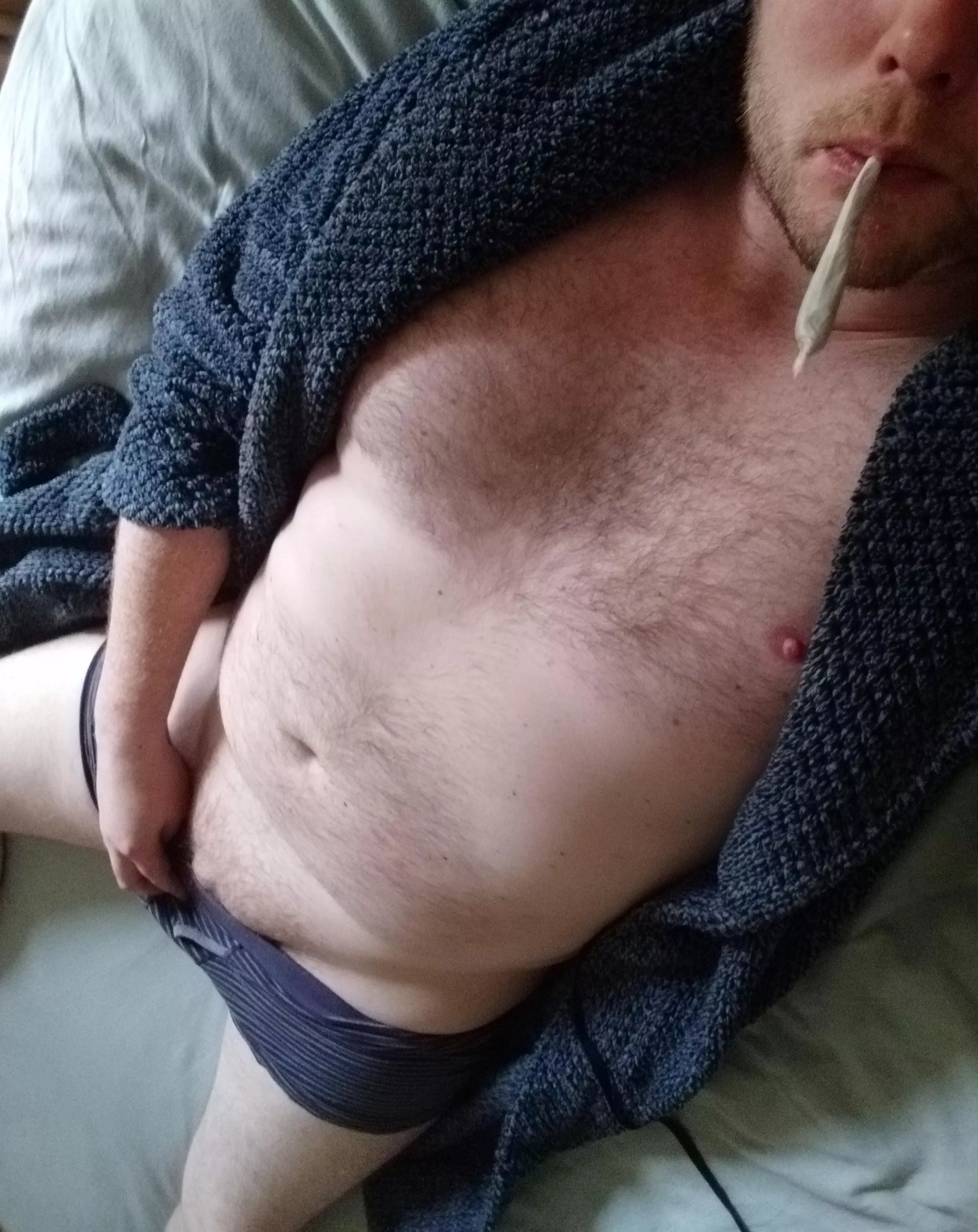 Joints, cuddles, and lots of mind-blowing sex is a perfect Sunday for me. What about you? 35 Irish kinkster.