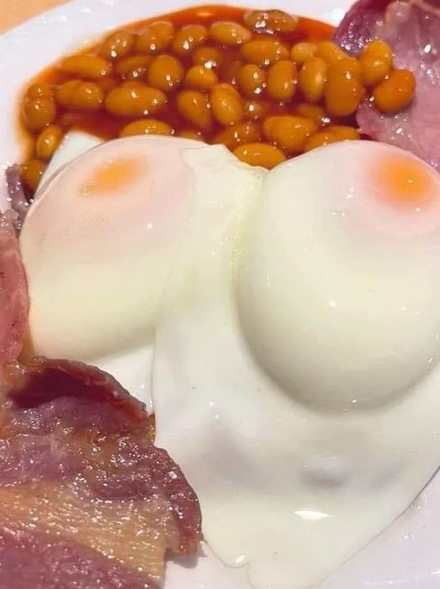 Juicy Yolks (English Breakfast) [EGGS]