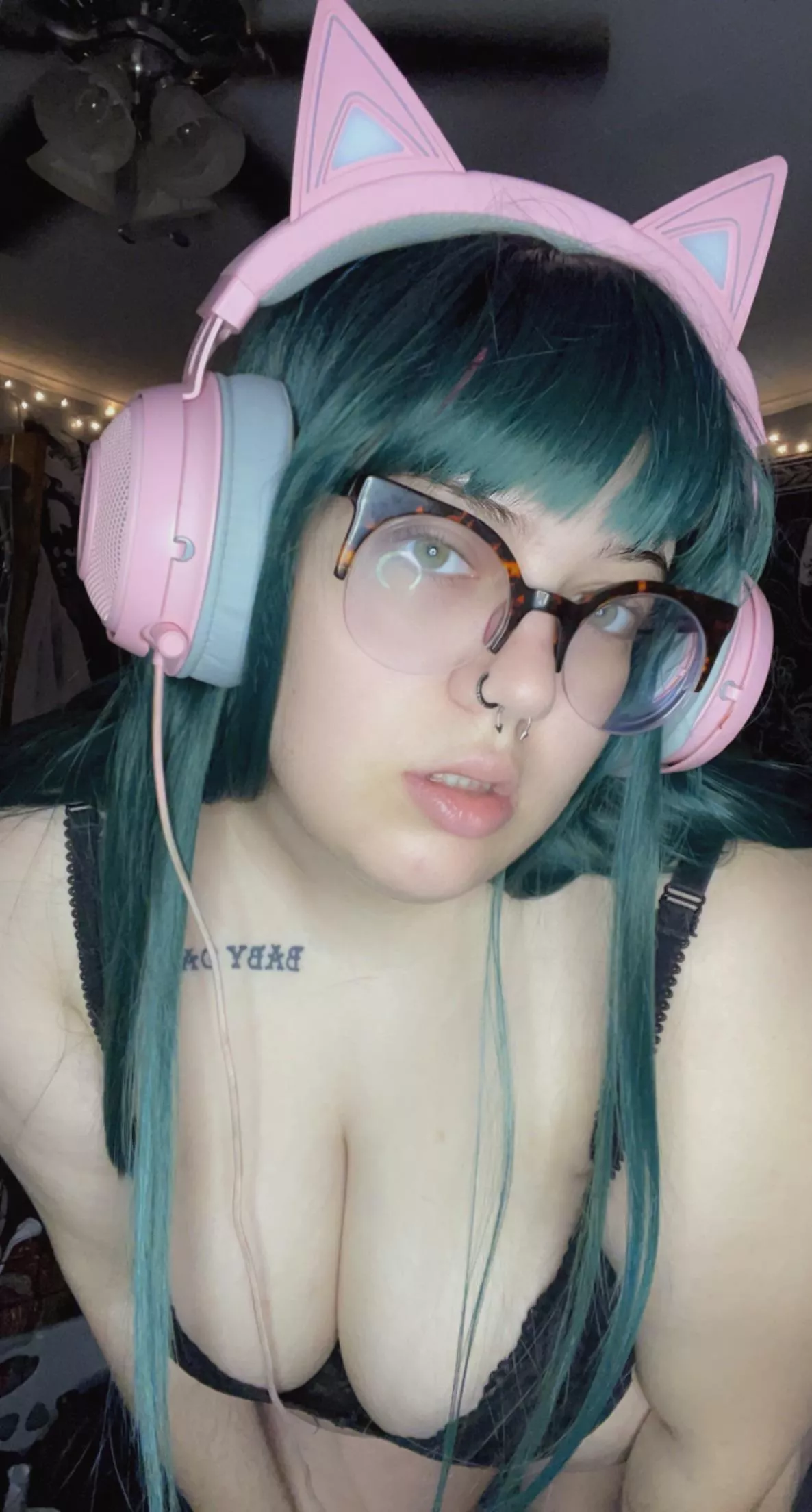 Just a cute lil gamer girl selfie