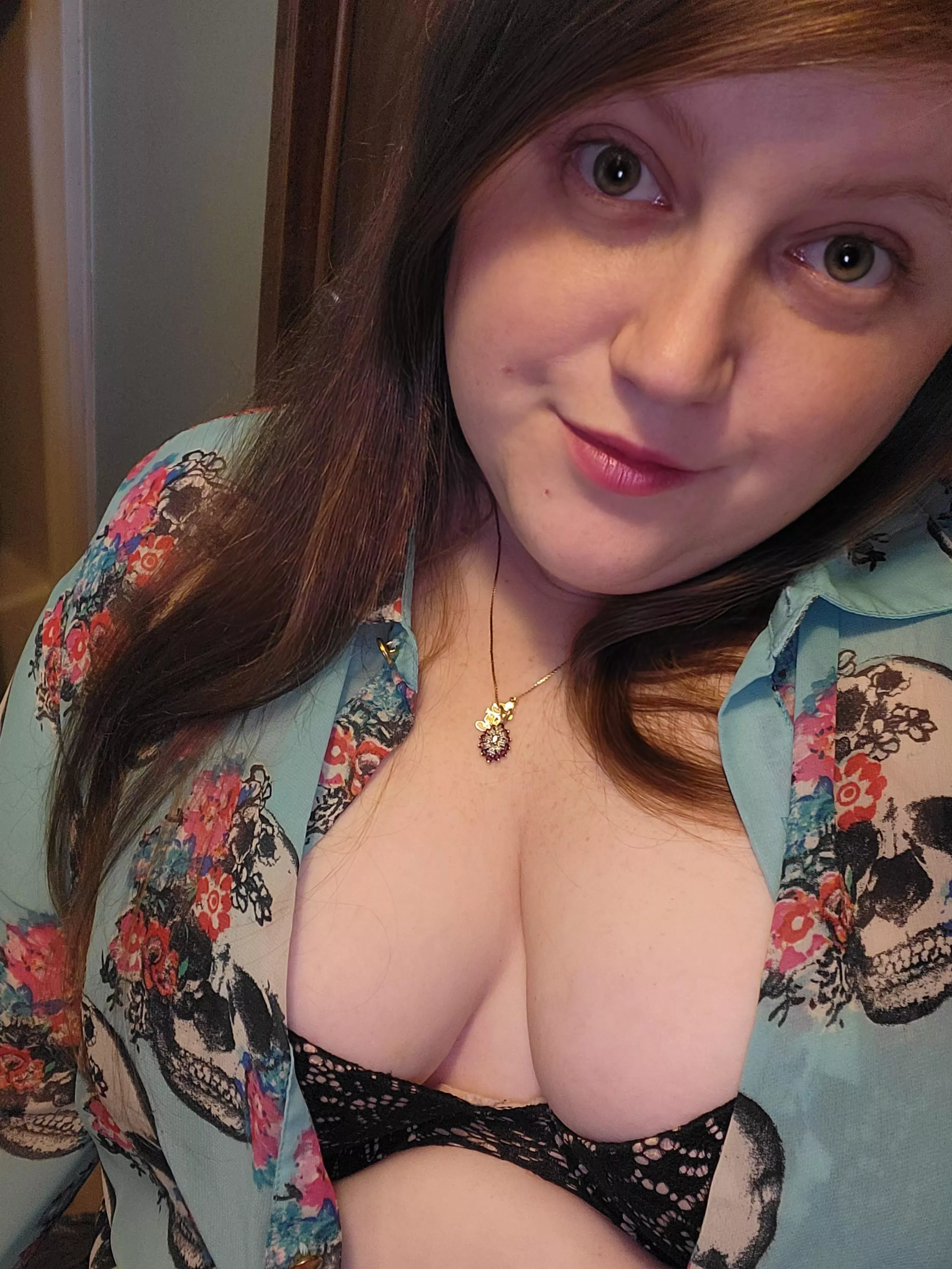 Just a cute pic in a beautiful skull top ðŸ˜˜