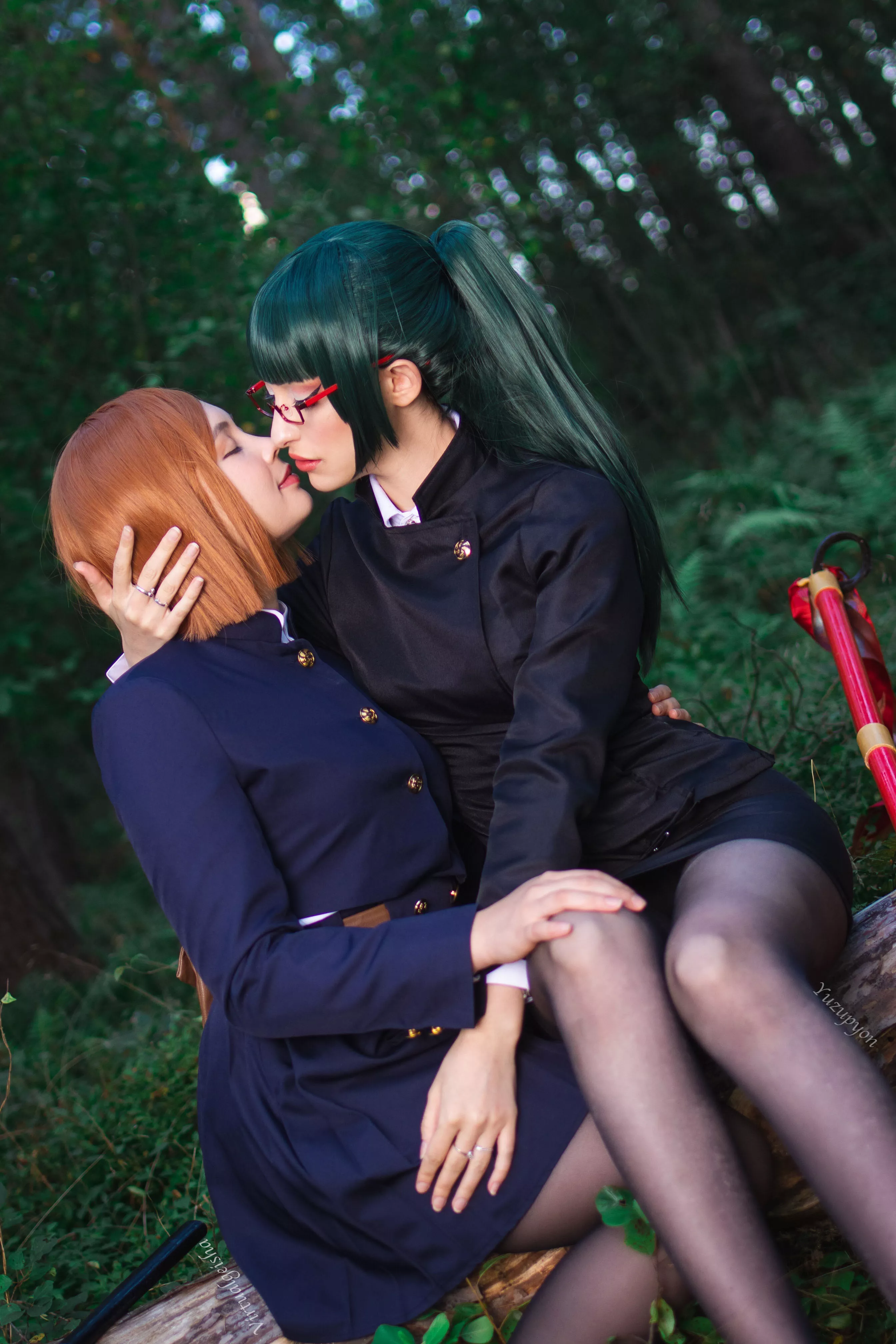 Just a friendly kiss between Maki x Nobara cosplay by YuzuPyon x Virtual Geisha