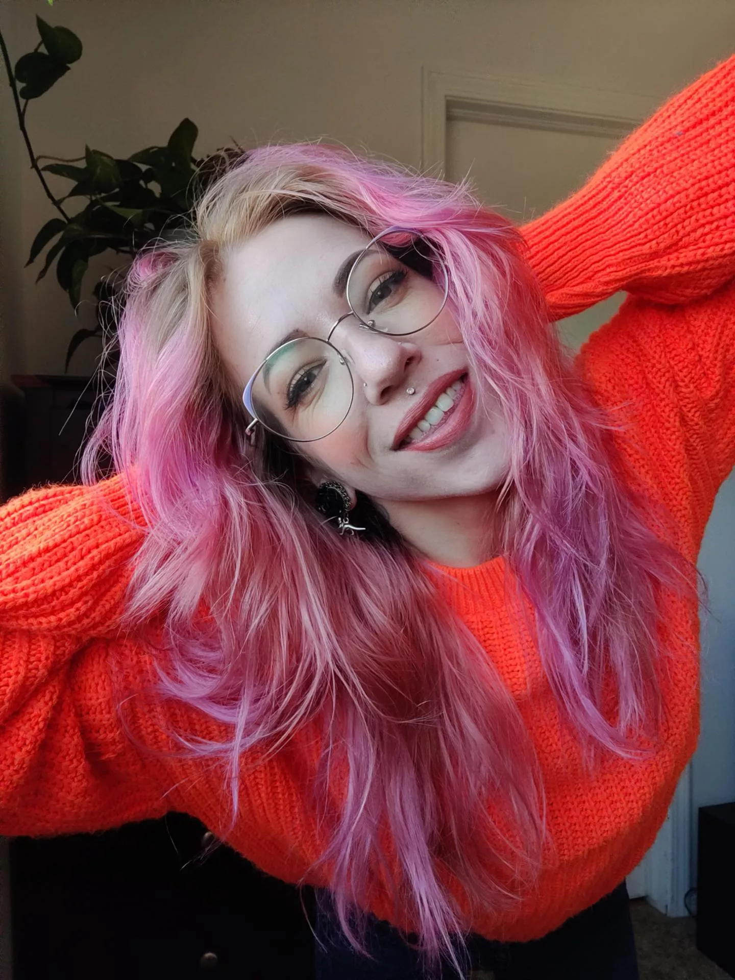 Just a happy glasses wearin gal!