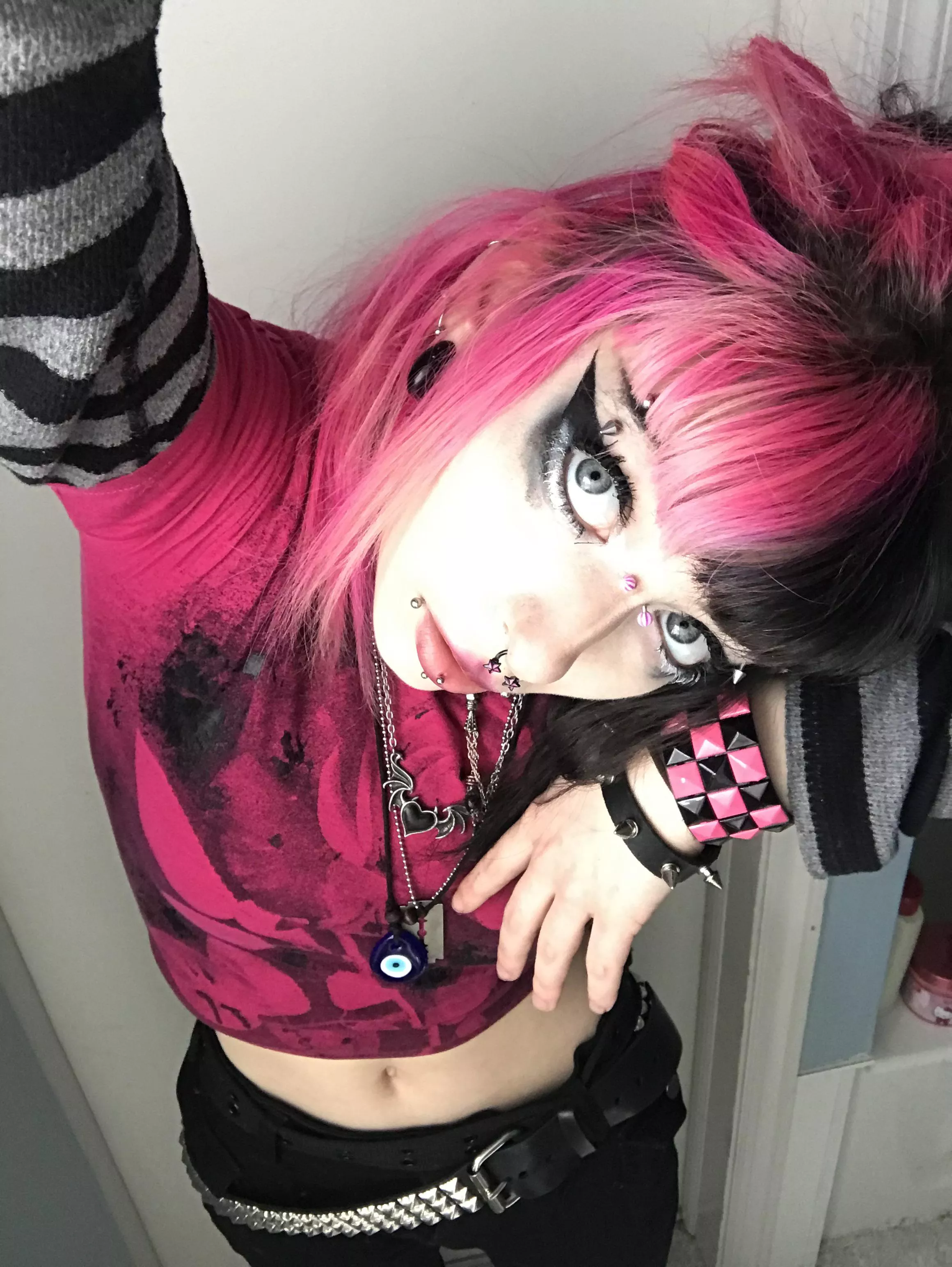 just a lil SFW emo girl pic for a change