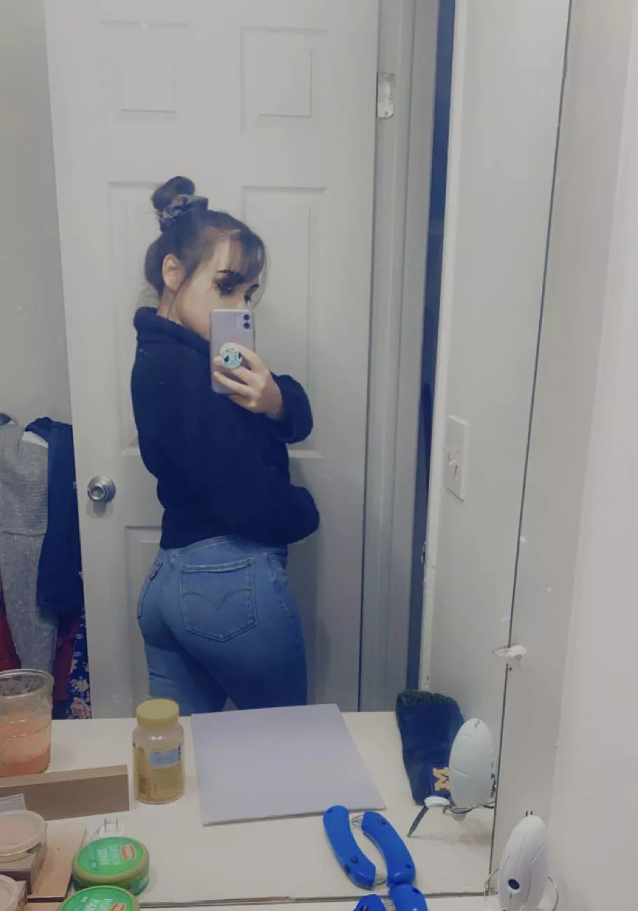 Just a little jean booty shot but it felt [f]itting enough here.