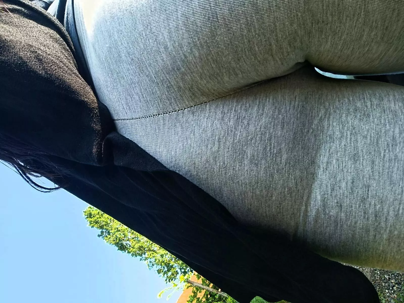 Just a quick outdoor selfie of my butt!