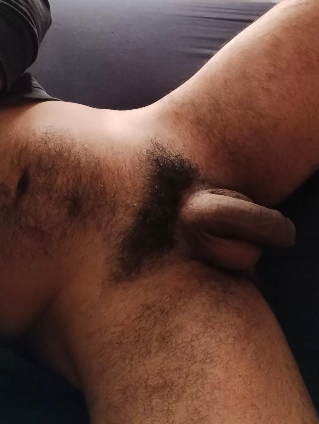 just an hairy guy who like to show😉