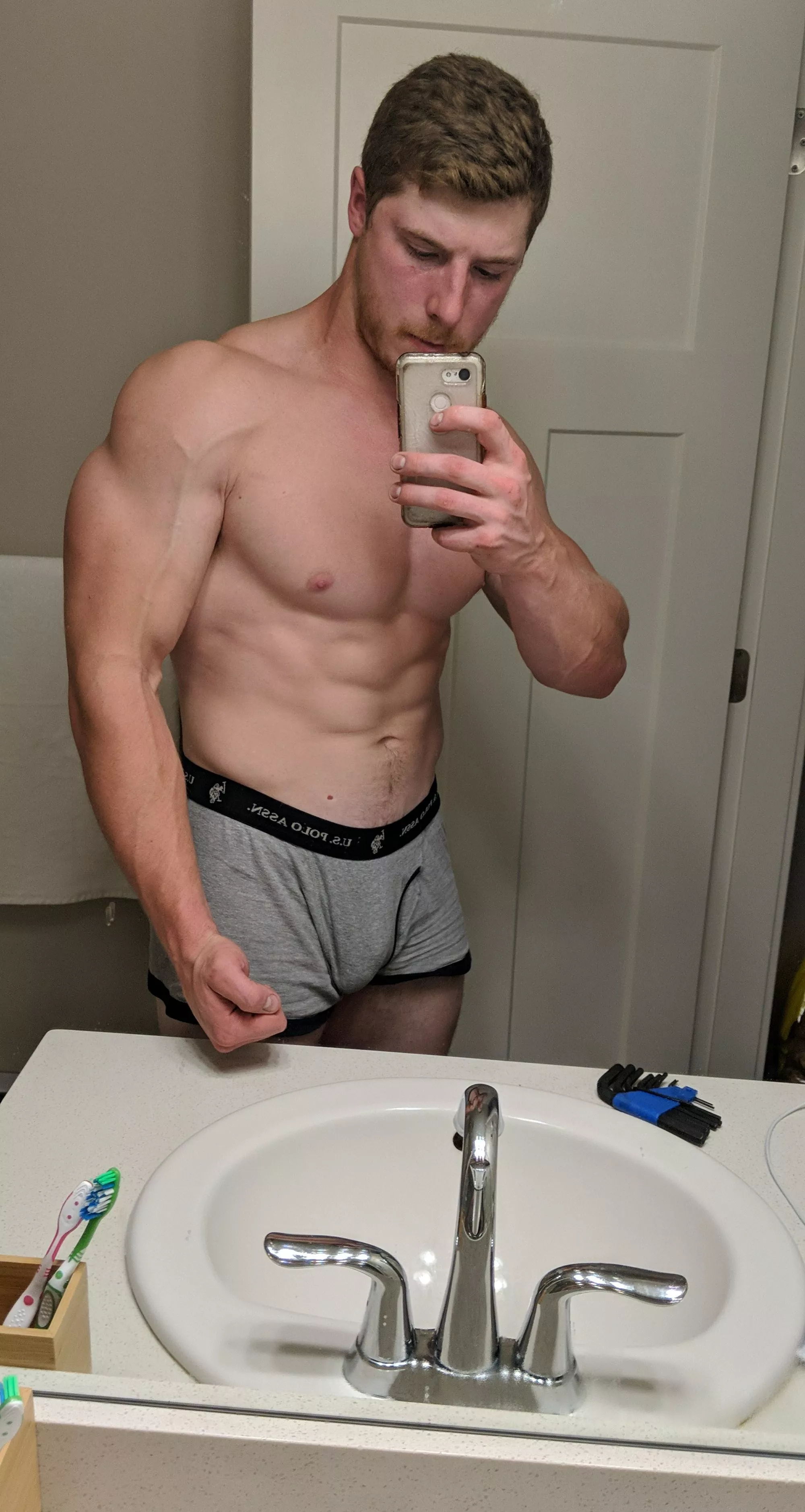 Just back from the gym, let's chat!