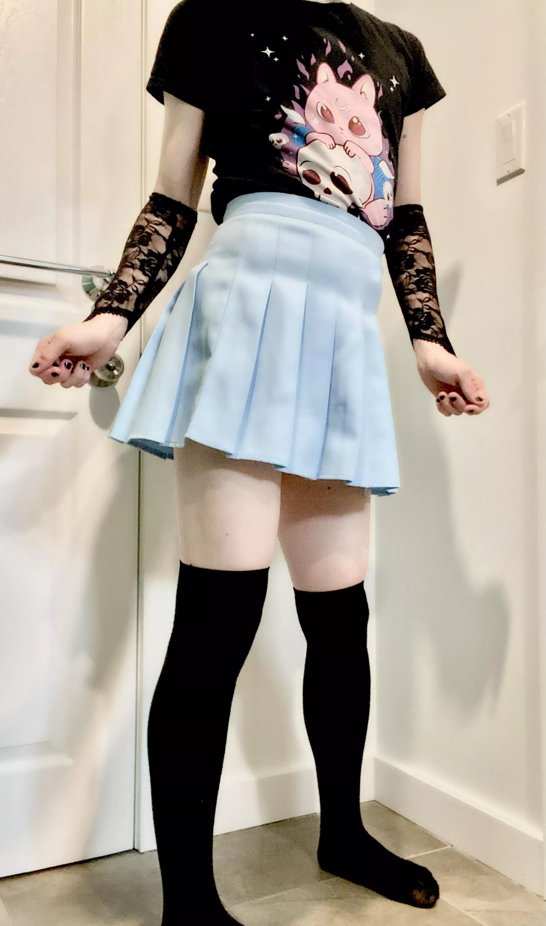 Just me in a cute pastel goth outfit 🖤