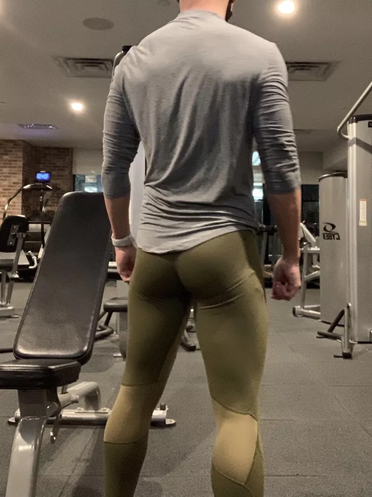 Just wear spandex to the gym, every time