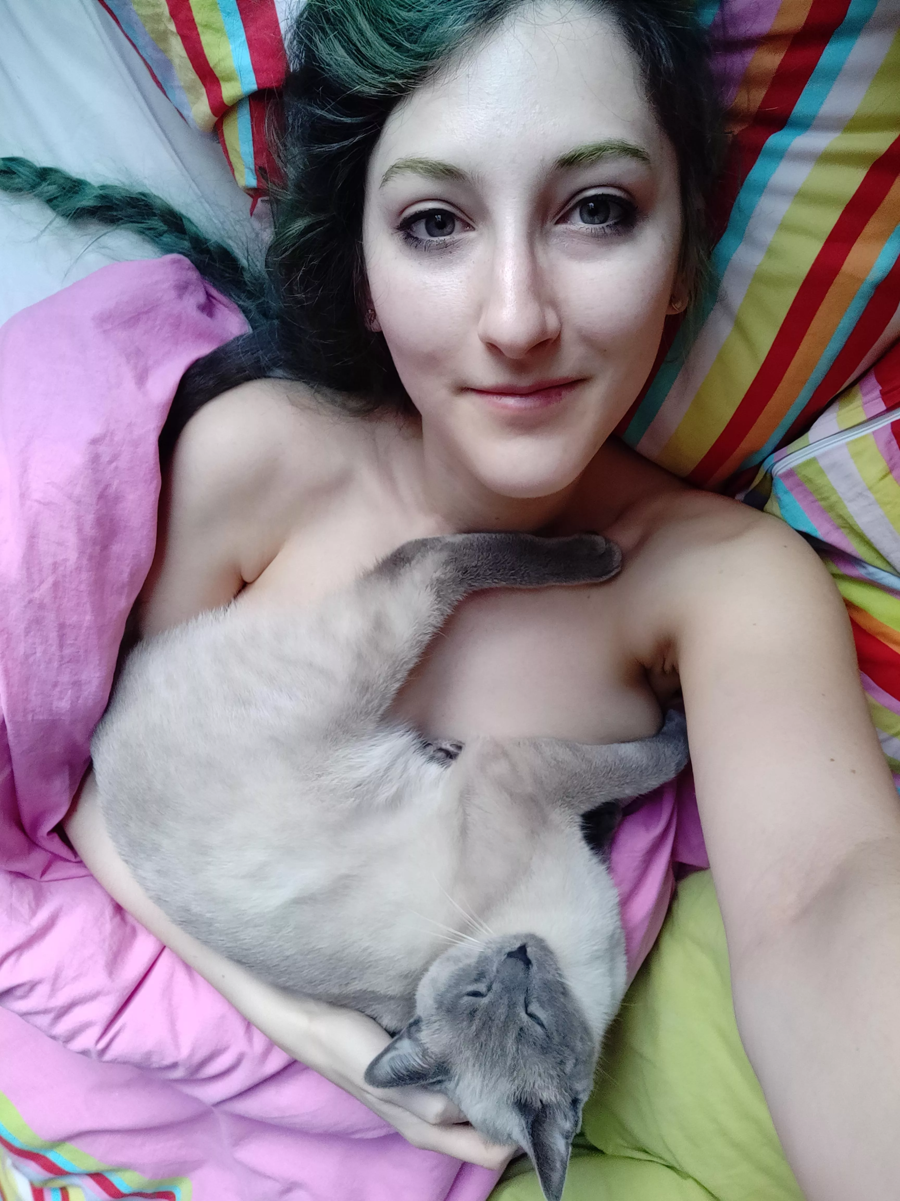 Just woke Up and wanted to take a selfie when this guy came to censor me [F30]