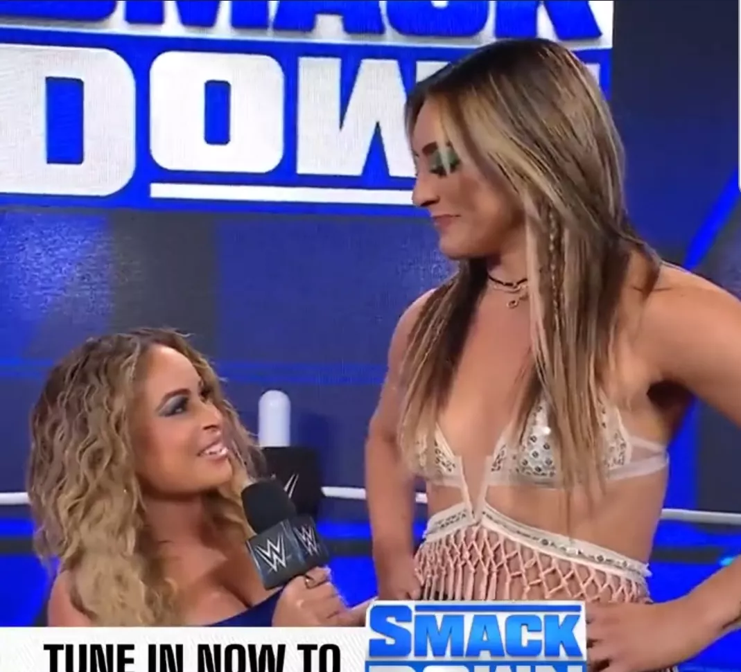 Kayla welcomes Raquel to Smackdown