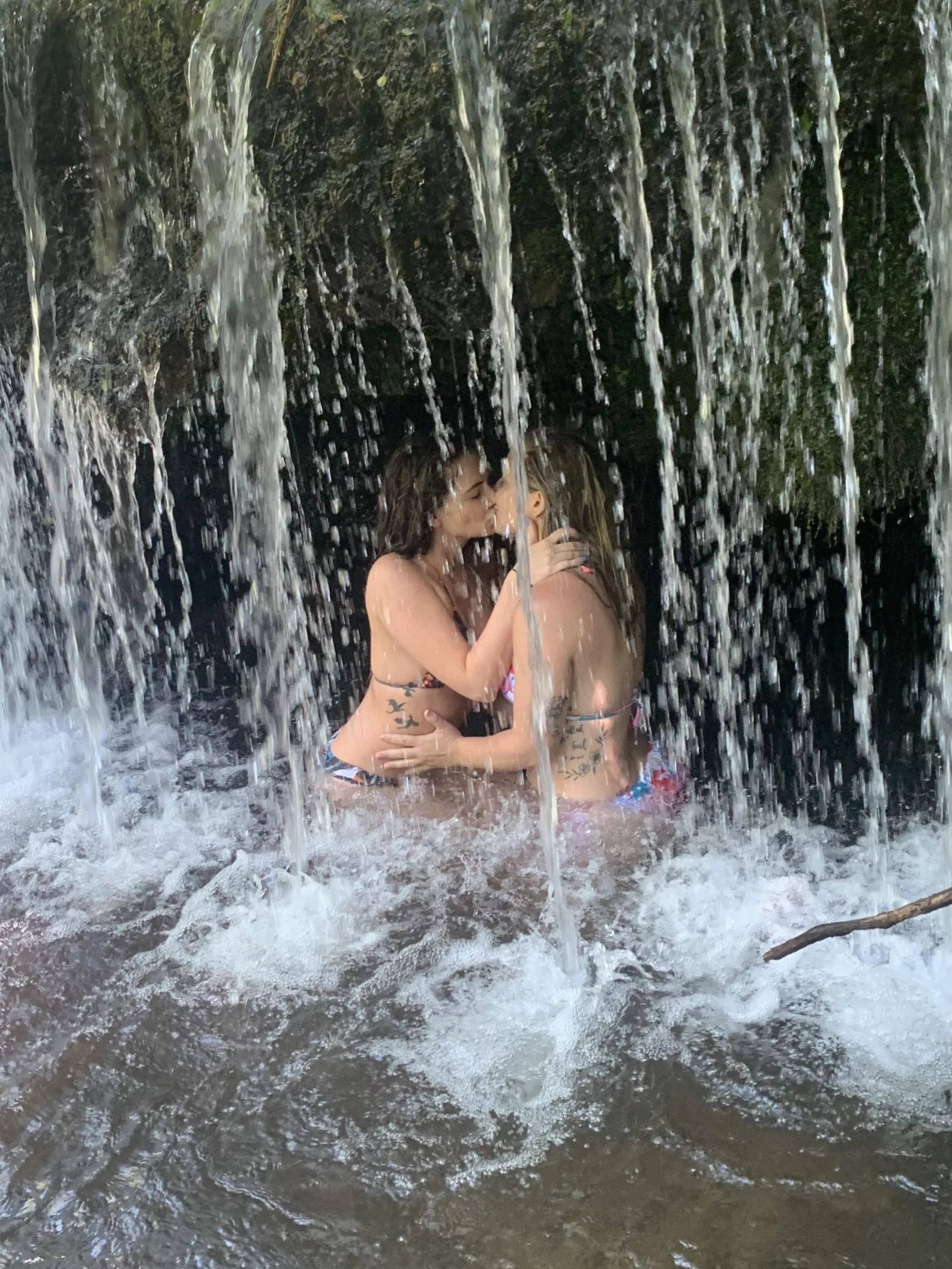 Kiss me underneath the waterfall (;