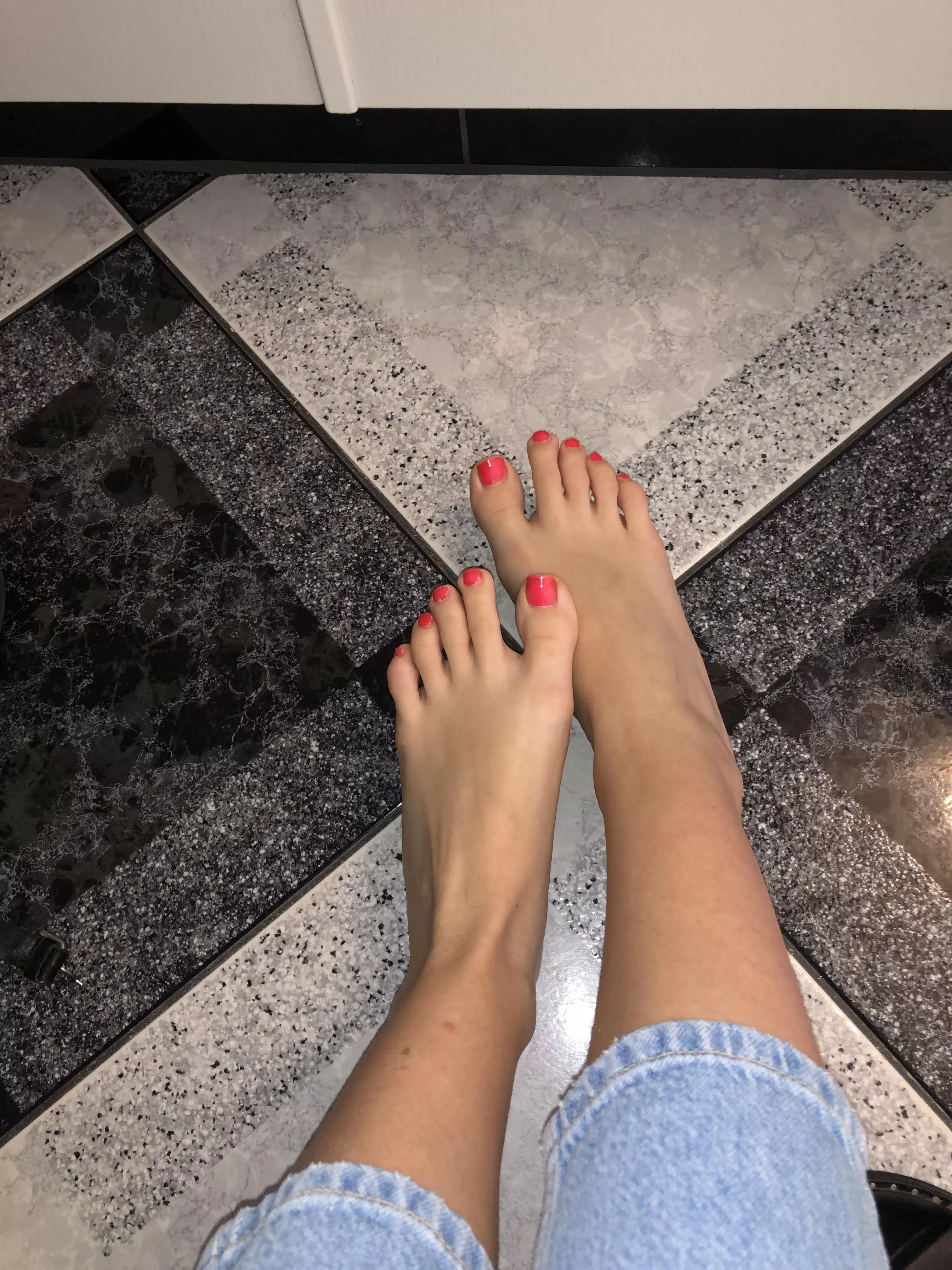 Kiss my feet 🦶🏻