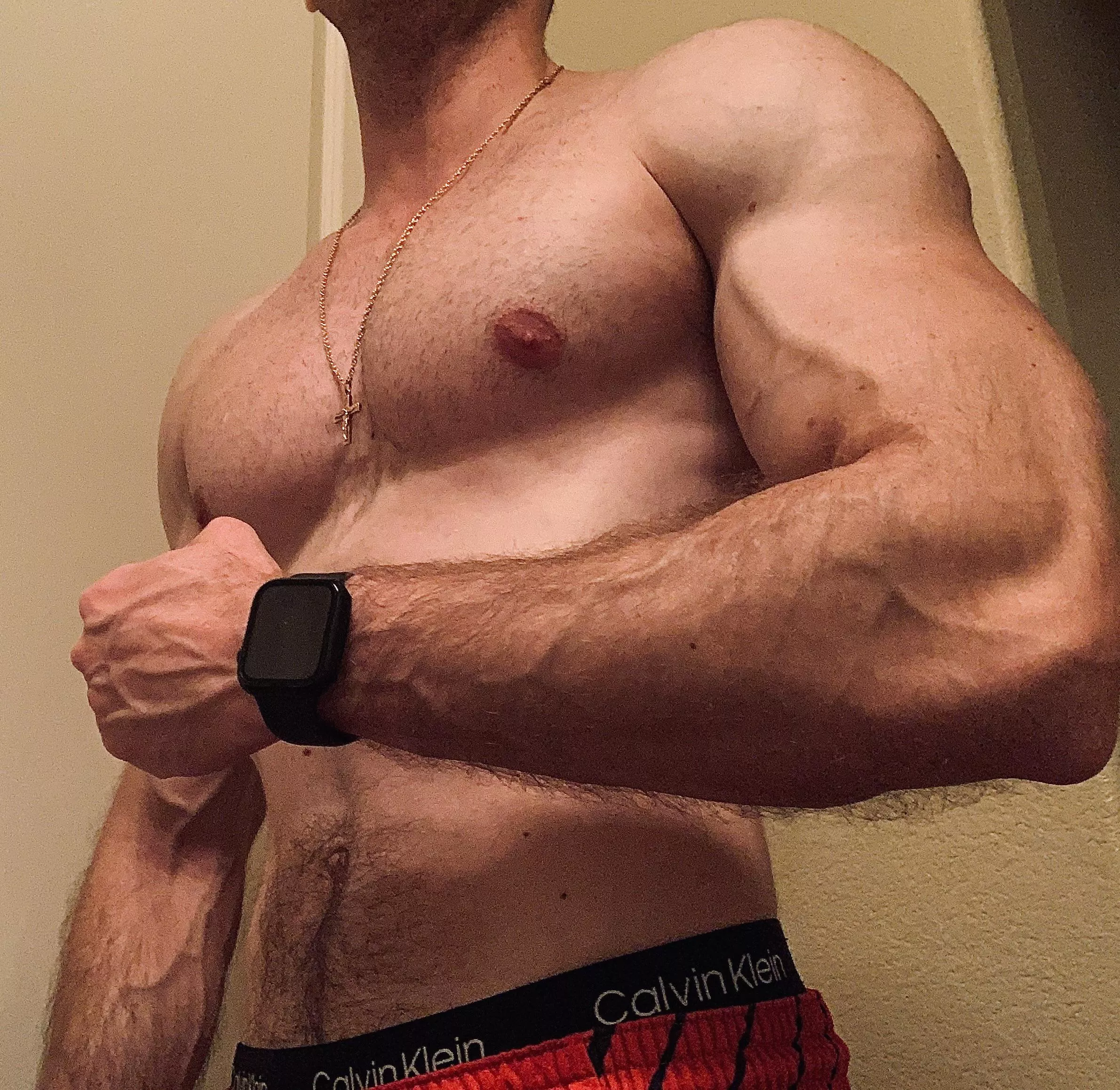 Late night gym session for high energy [m]aximum results. Would love to have someone help me get out of these clothes and join me in the shower.