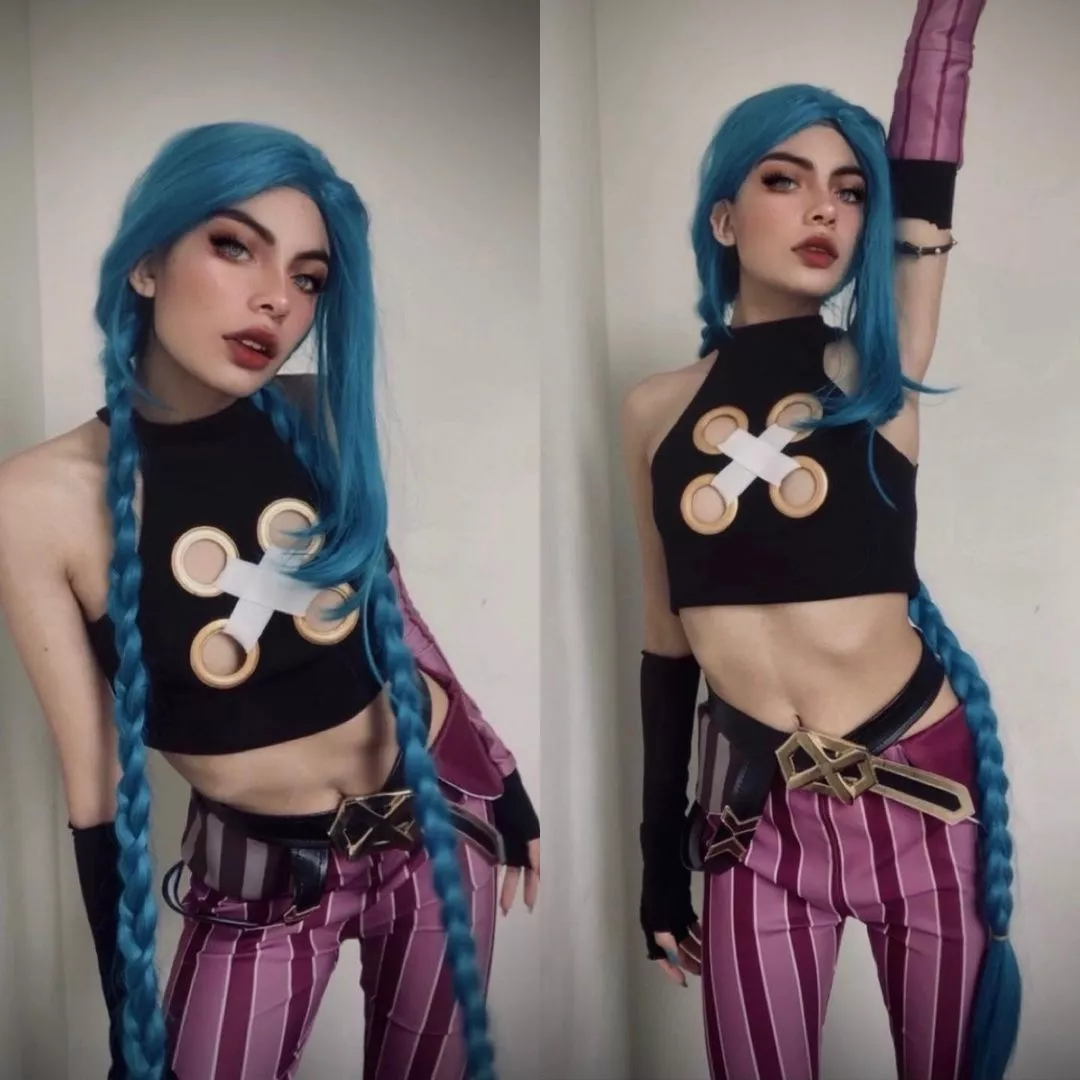 League of Legends Jinx Cosplay by @xblackkittenx_