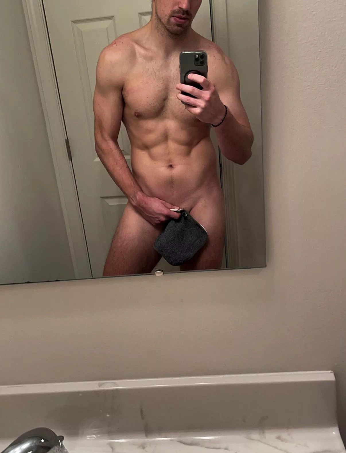 Left my towel in my other gym bagâ€¦guess this will have to do [m] ðŸ¤·ðŸ»â€â™‚ï¸