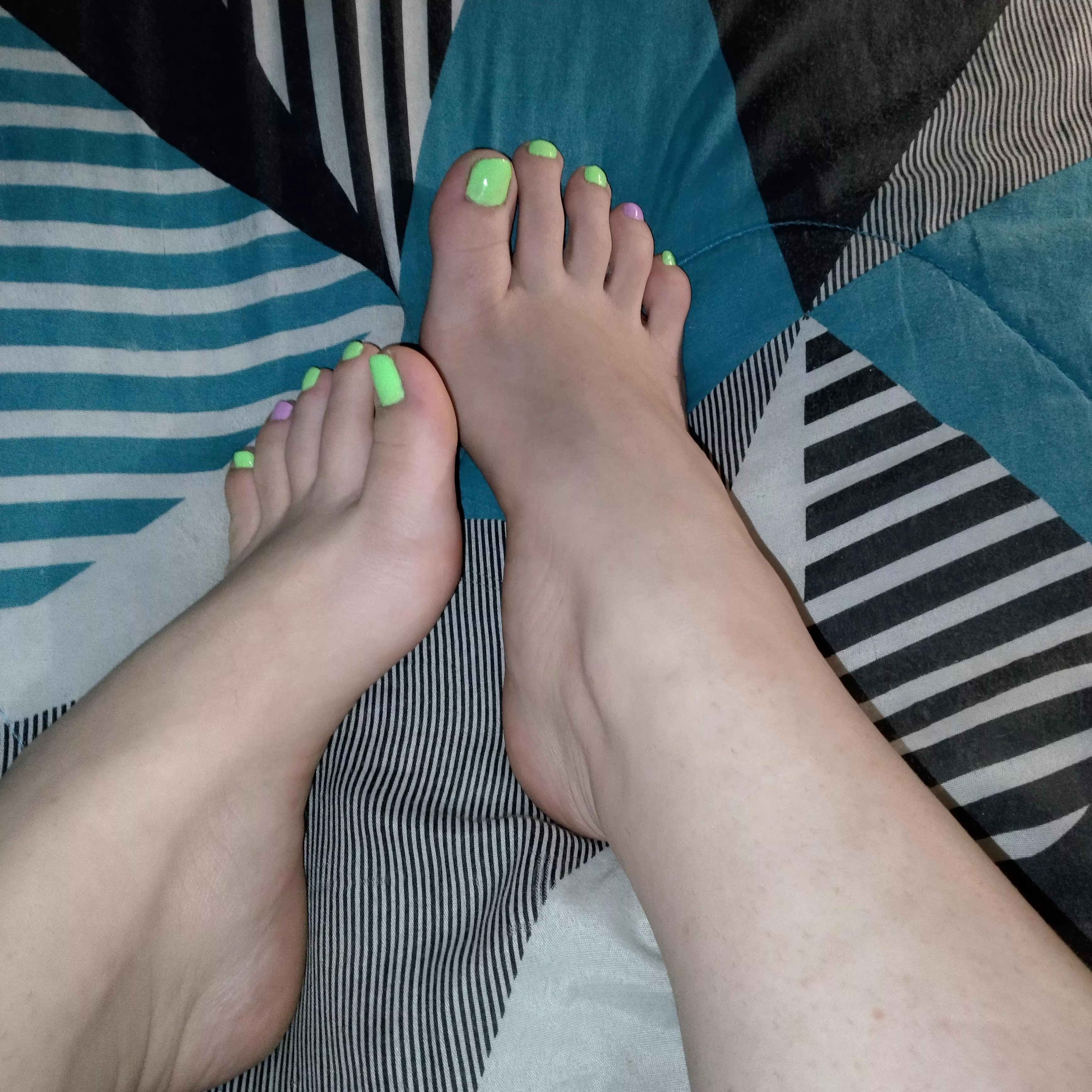 Let me smother you with my Feet (;