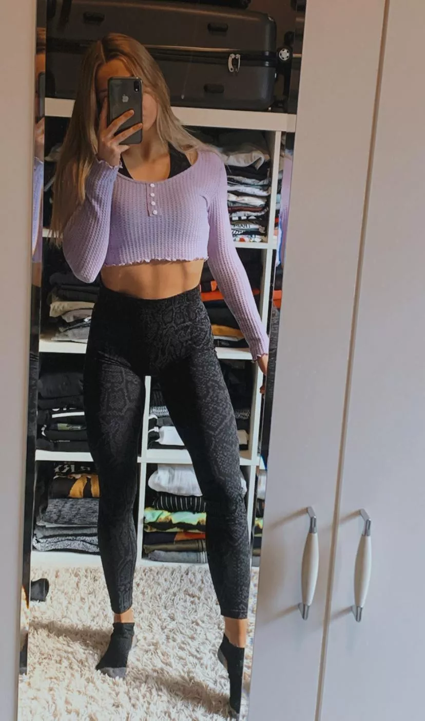 like this outfit for yoga with me? 🙃