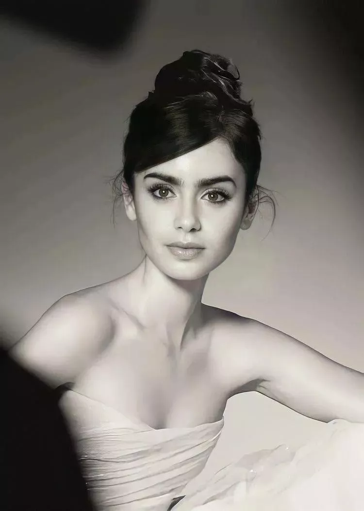 Lily Collins