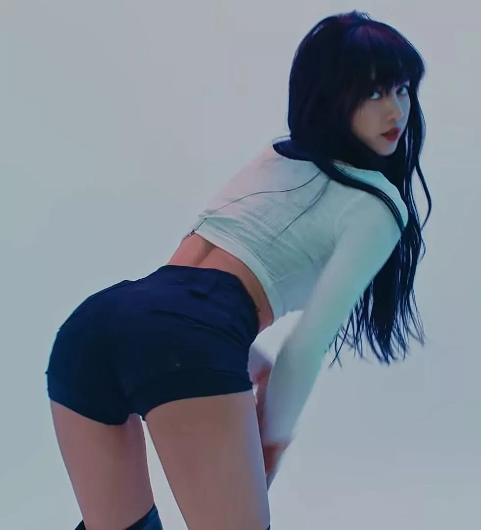 Lisa's tight body drives me crazy