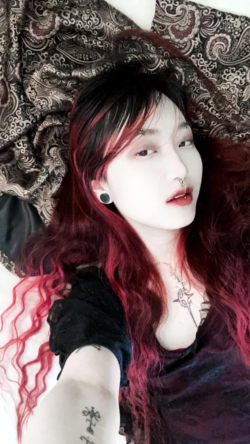 live now ! ðŸ’‹ romantic gothic ðŸ¥€â¤ï¸â€ðŸ”¥ https://chaturbate.com/helvete777/