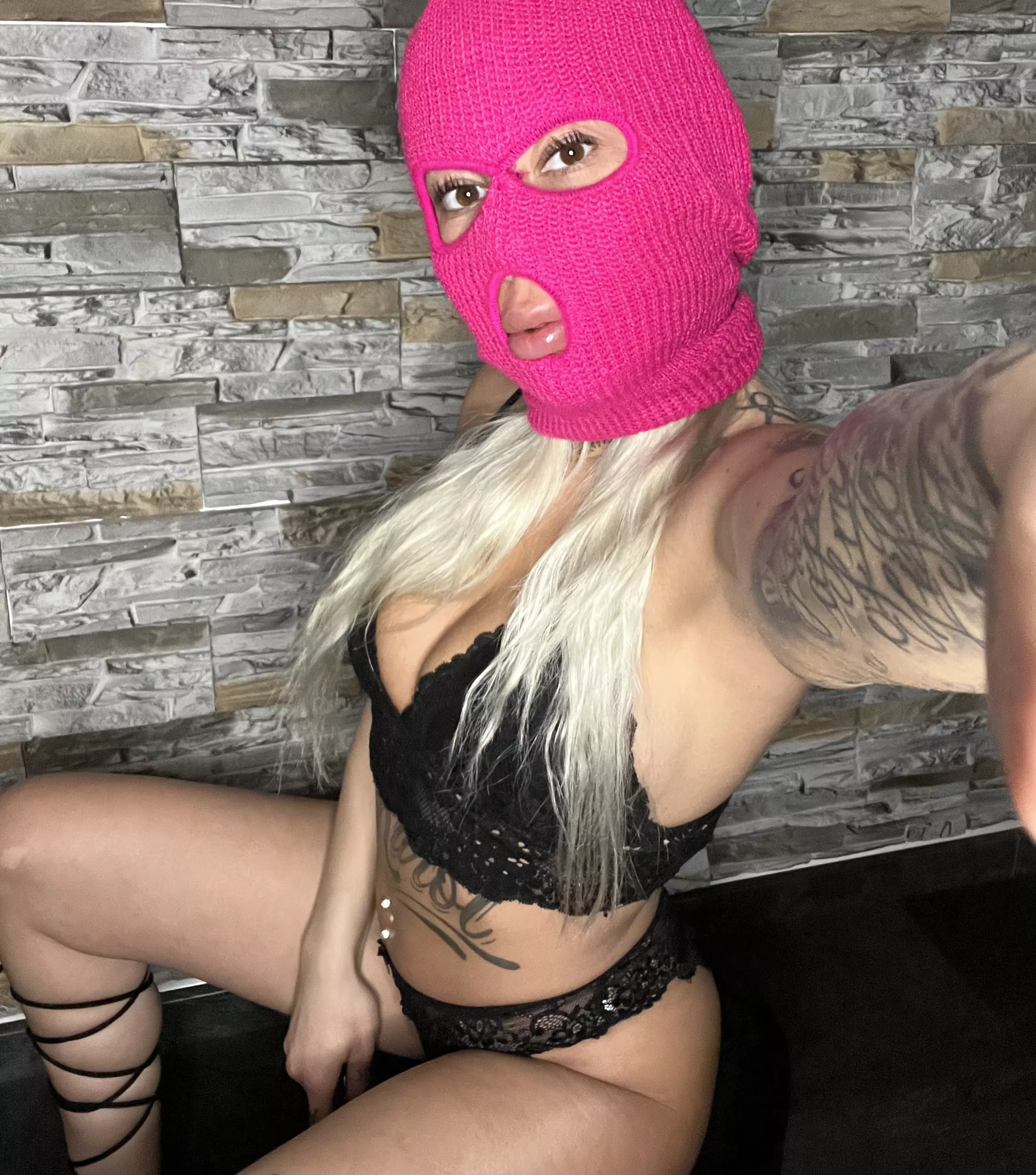 Look, it's me! Another slutty Mask Girl on your feed..