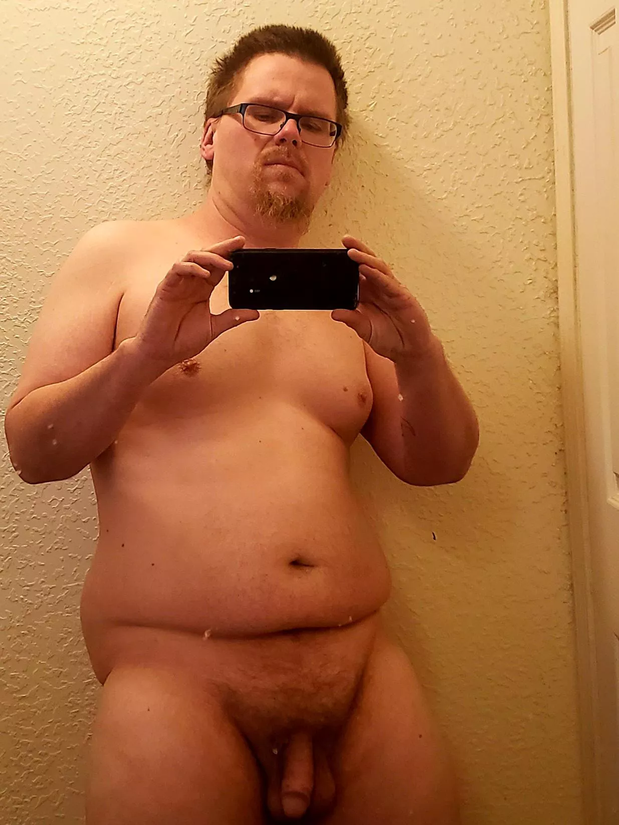 Lookin for any gals that like their men thick