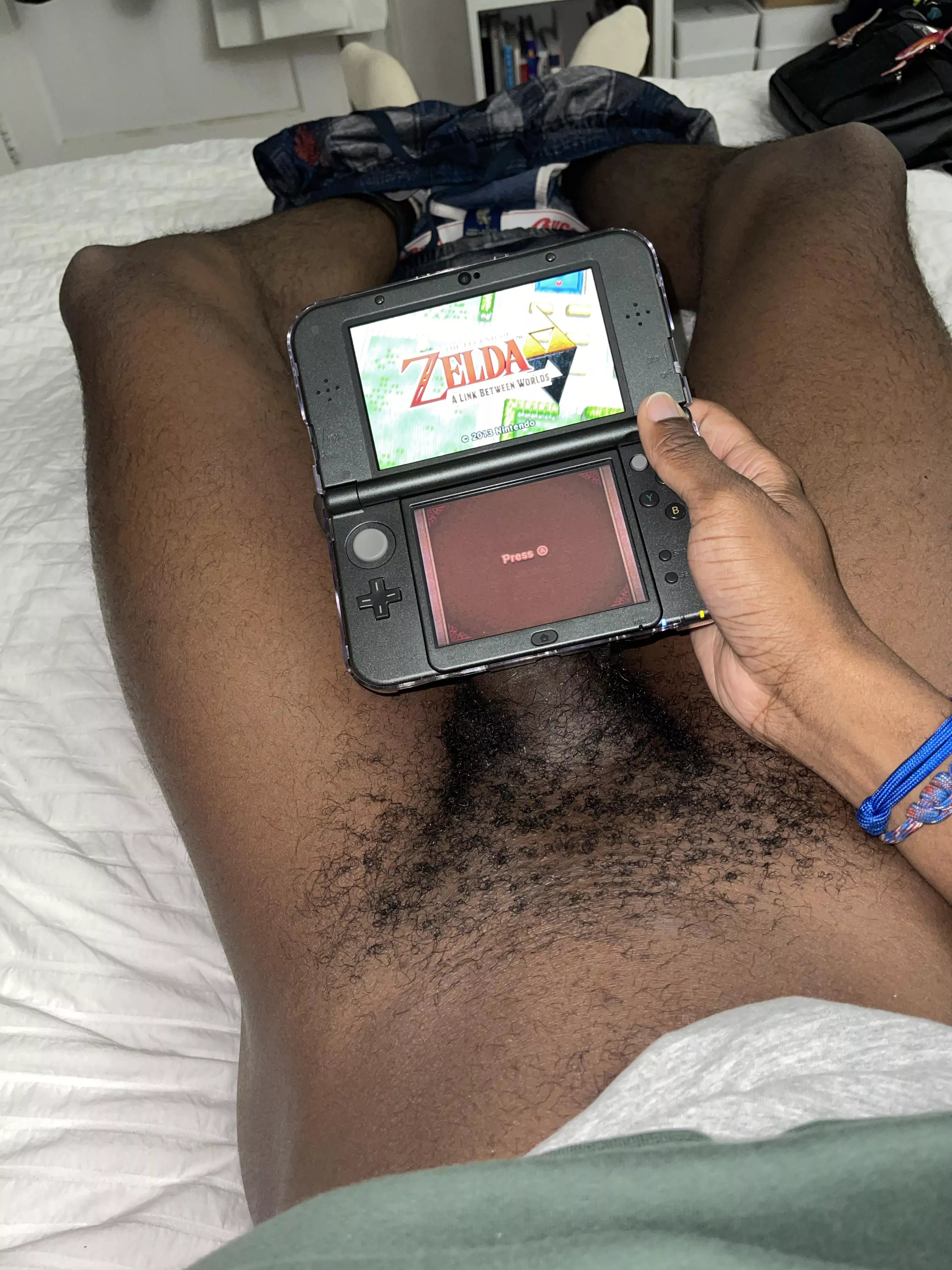 Looking for a guy who just wants to chill naked and play Nintendo games ðŸ‘¾