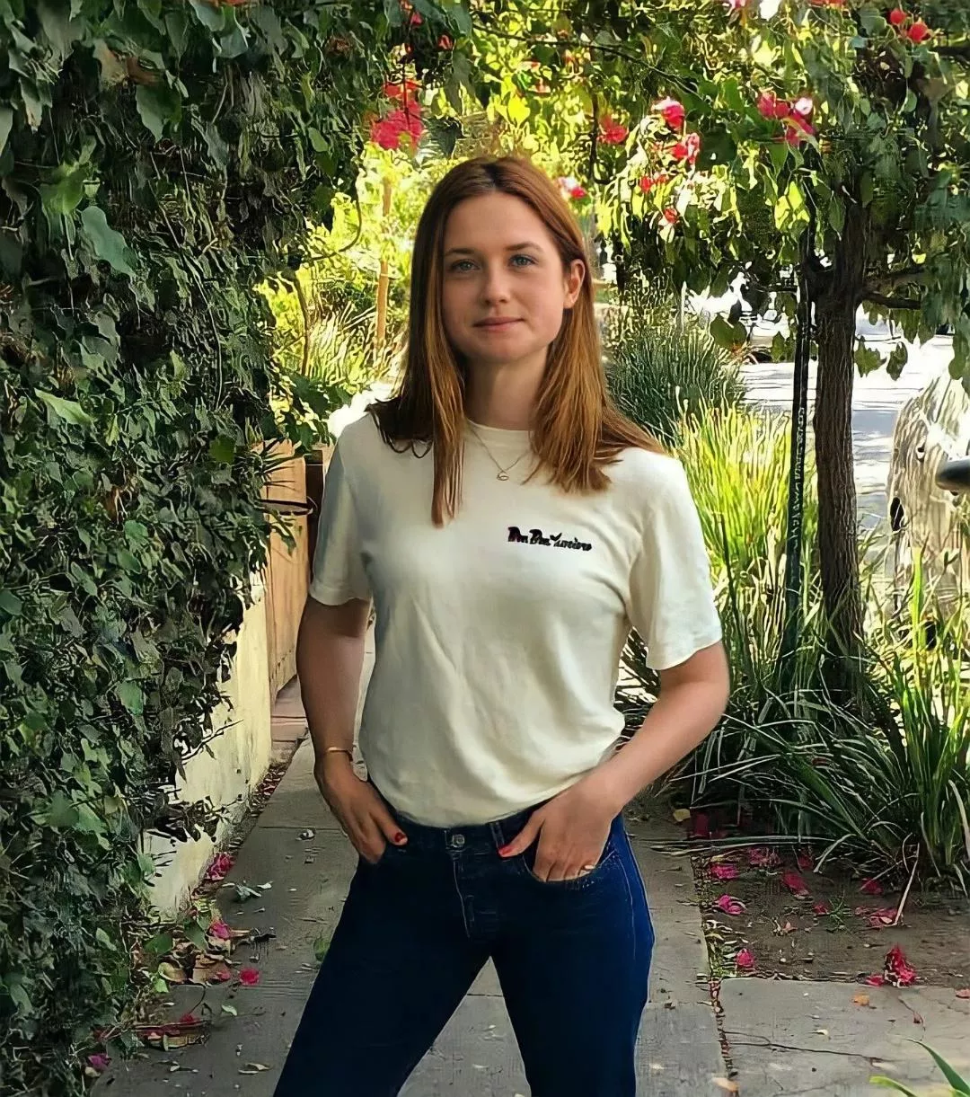 Looking for someone to play Bonnie Wright in a longterm romantic roleplay